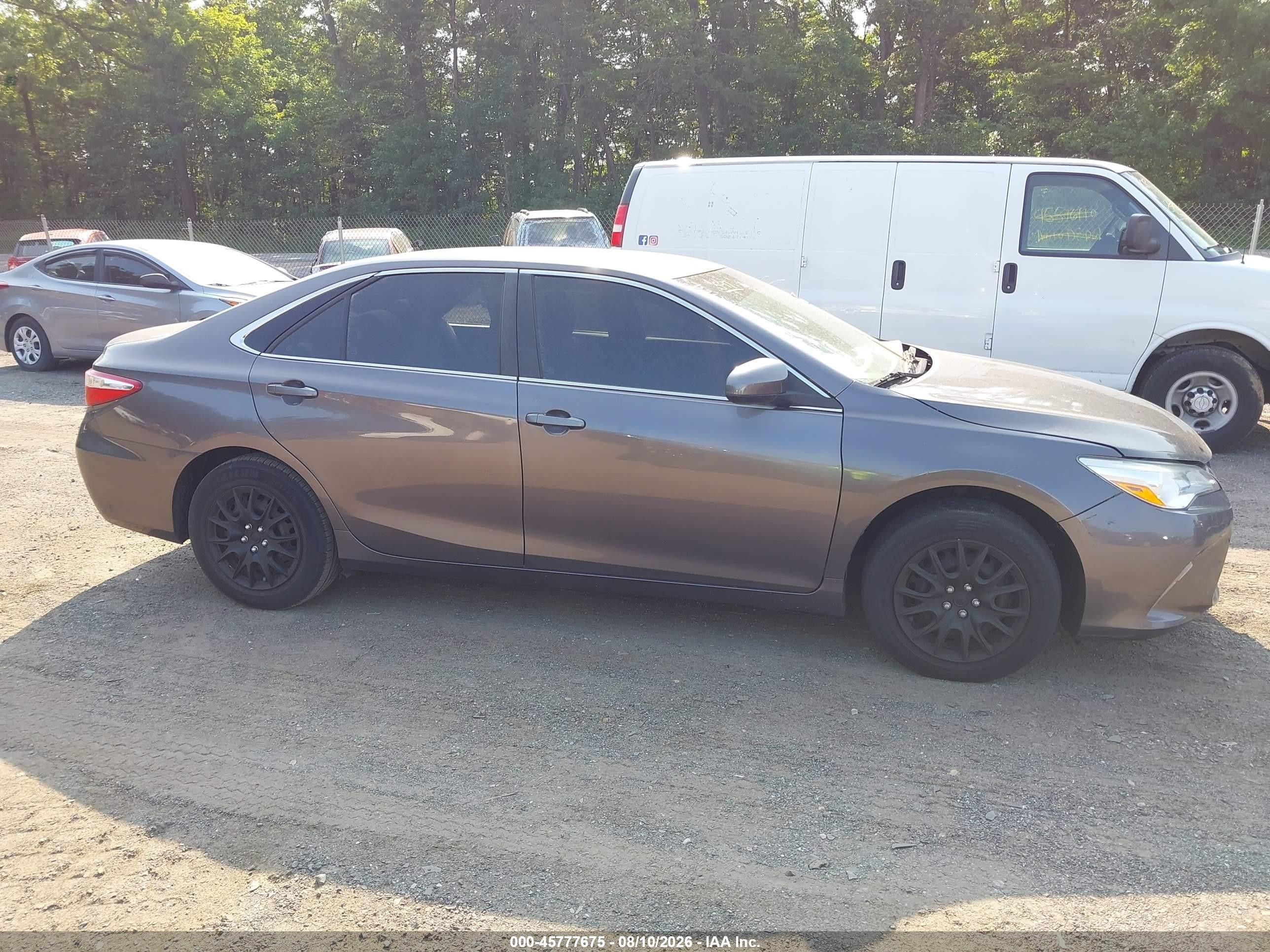 2015 Toyota Camry Le Gray vin: 4T4BF1FK4FR488393