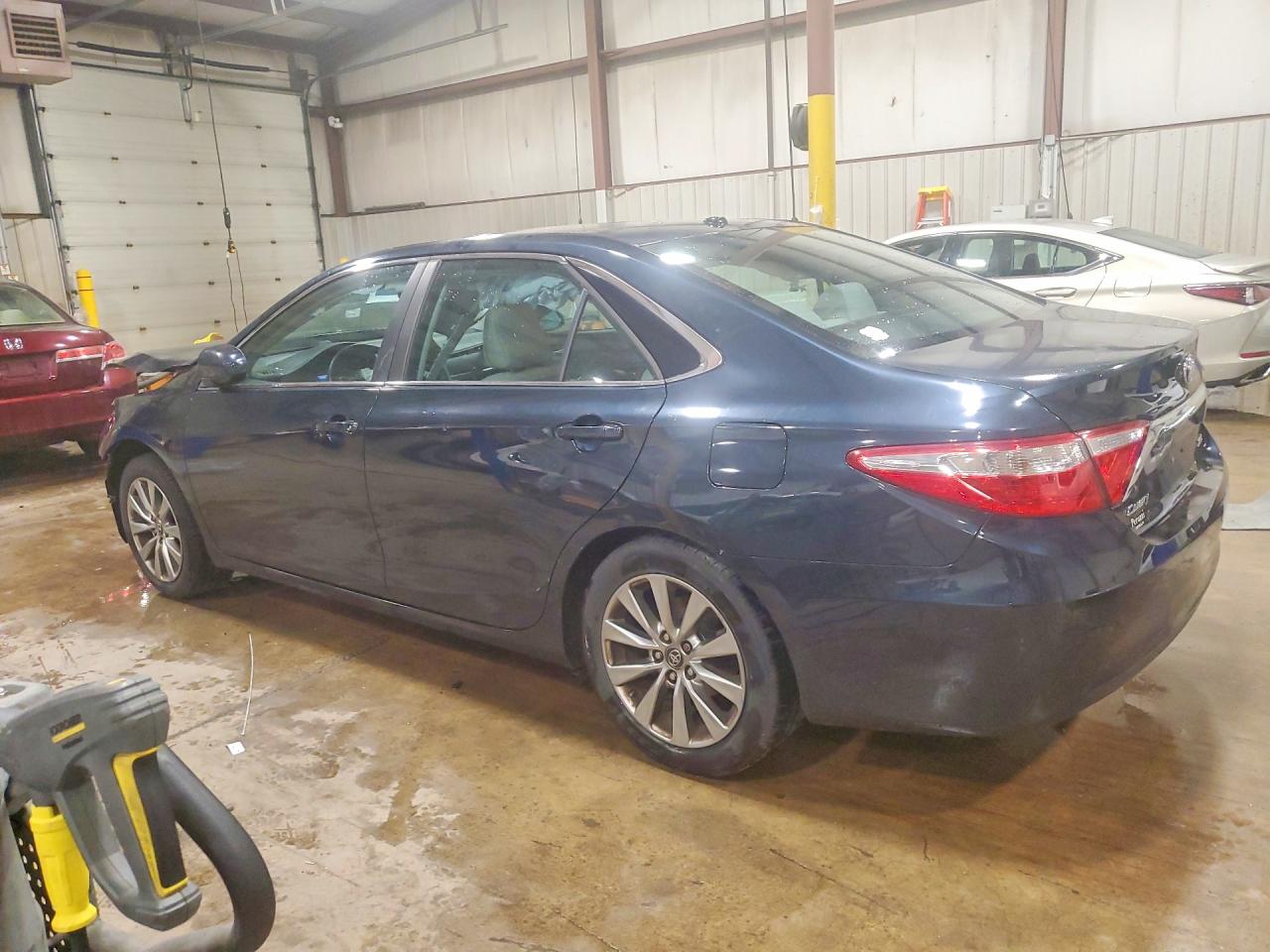 2015 Toyota Camry Xle Blue vin: 4T4BF1FK4FR488460