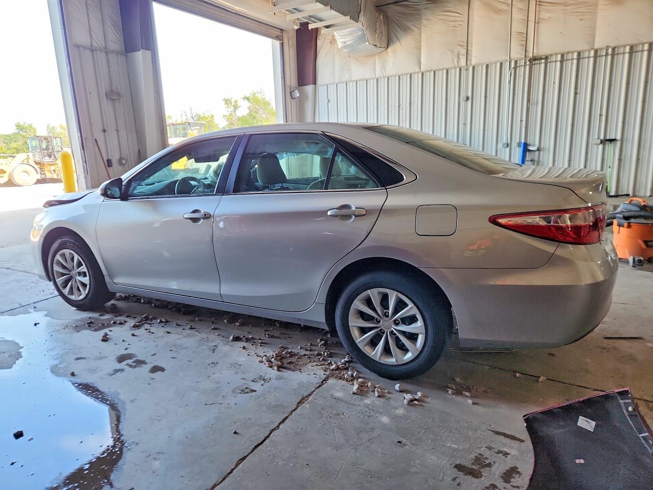 2015 Toyota Camry Le Silver vin: 4T4BF1FK4FR503569