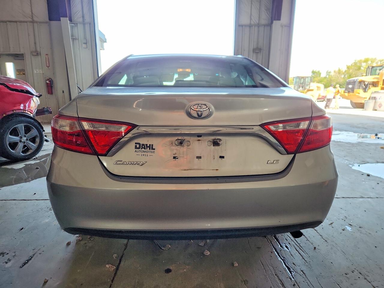 2015 Toyota Camry Le Silver vin: 4T4BF1FK4FR503569