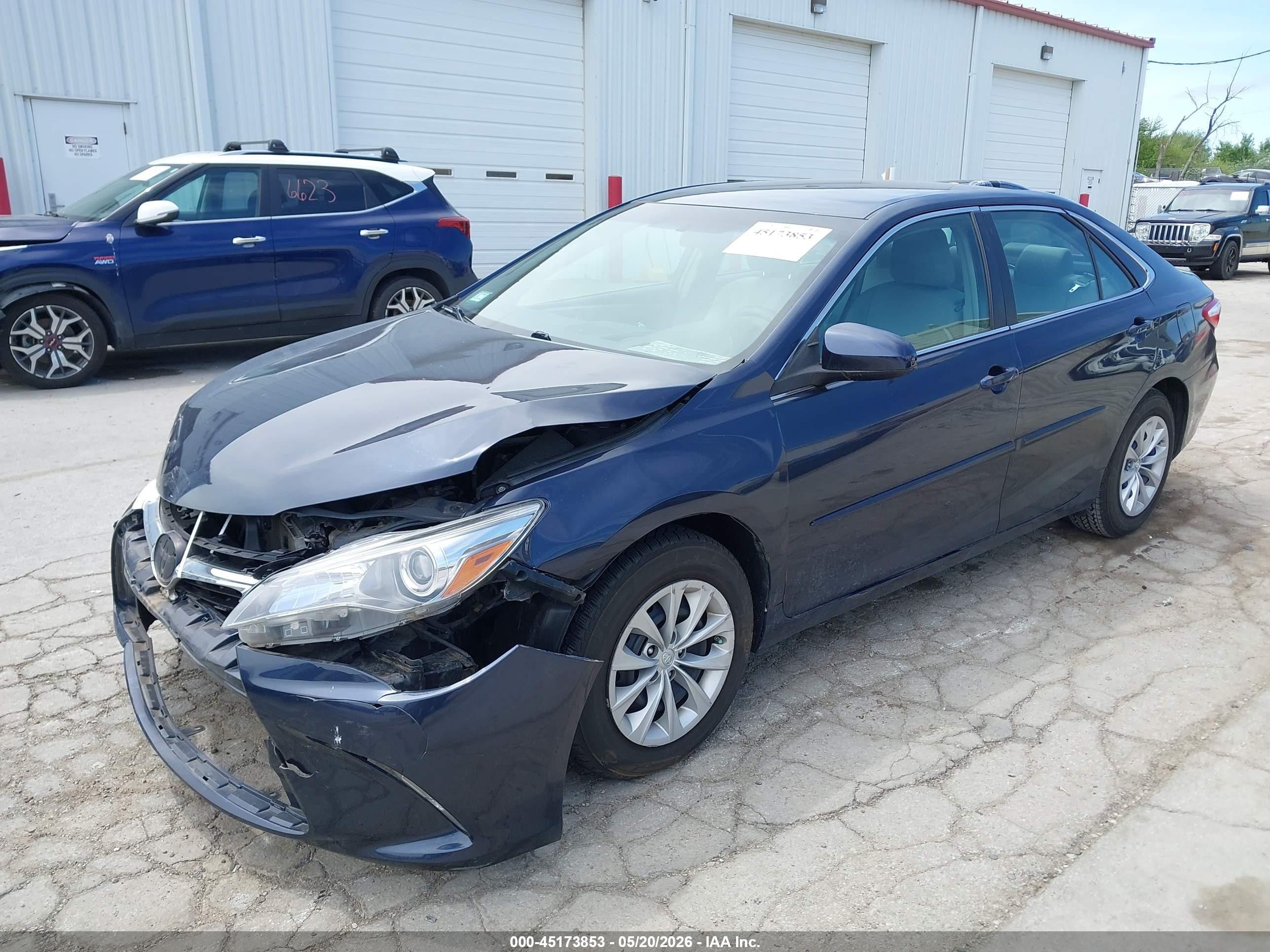 2015 Toyota Camry Le Blue vin: 4T4BF1FK4FR506584