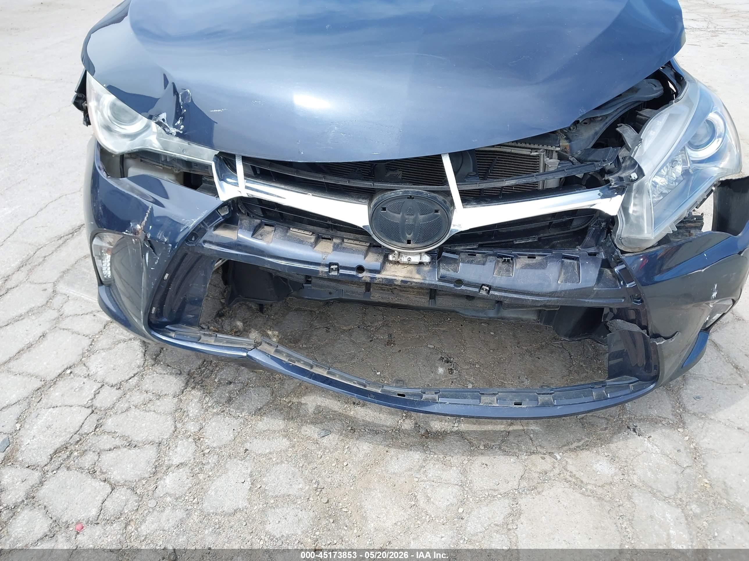 2015 Toyota Camry Le Blue vin: 4T4BF1FK4FR506584