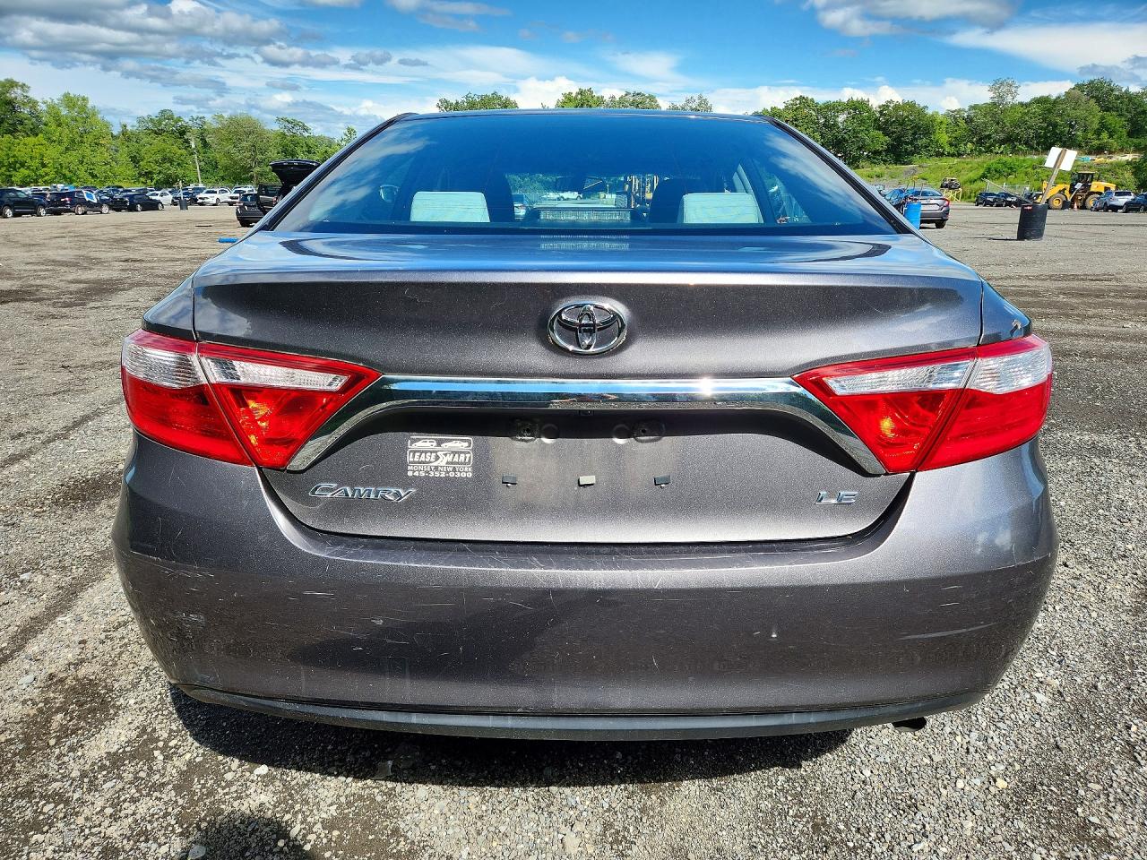 2015 Toyota Camry Le Gray vin: 4T4BF1FK4FR510151
