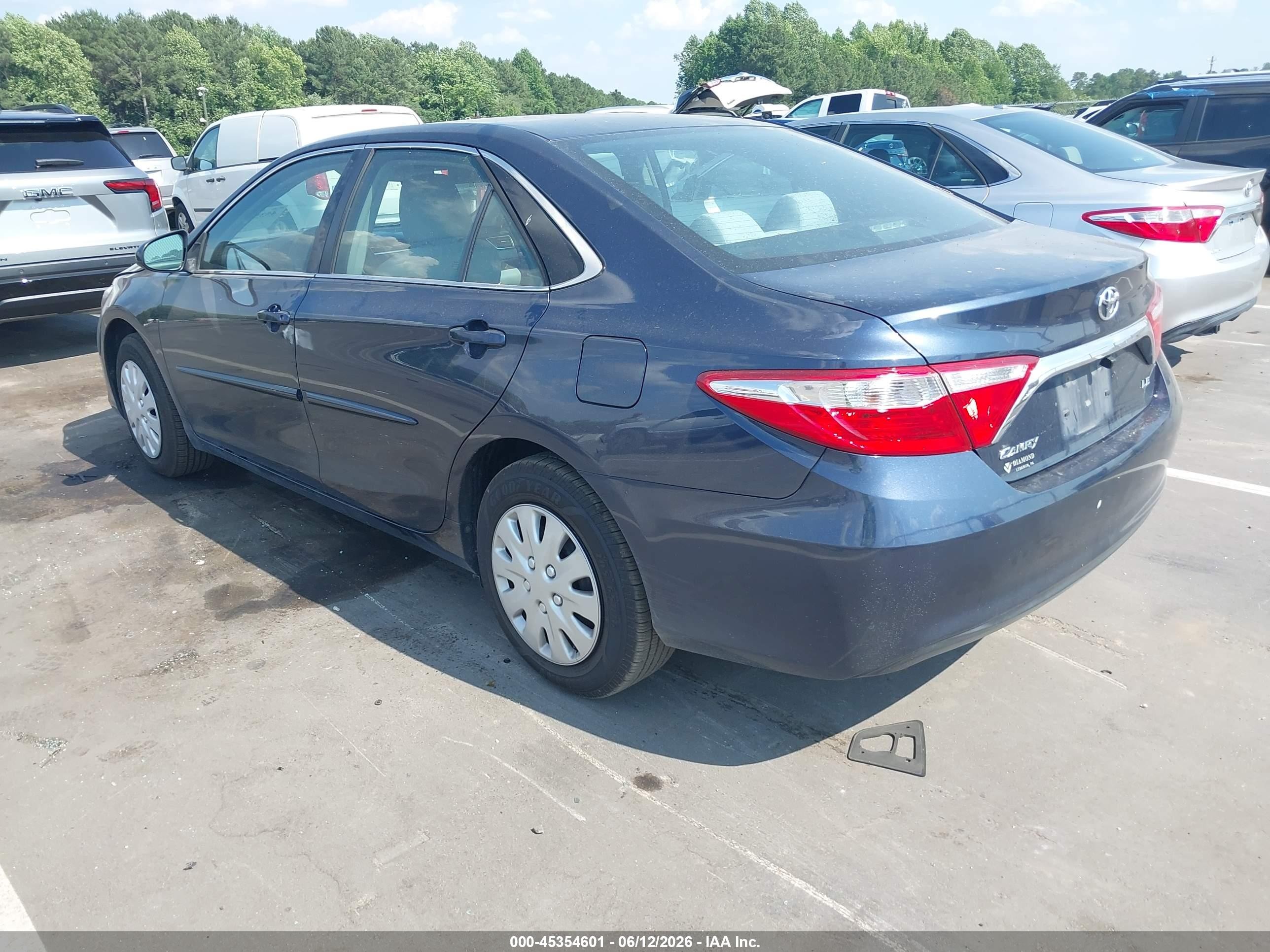 2015 Toyota Camry Le Синий vin: 4T4BF1FK4FR511459