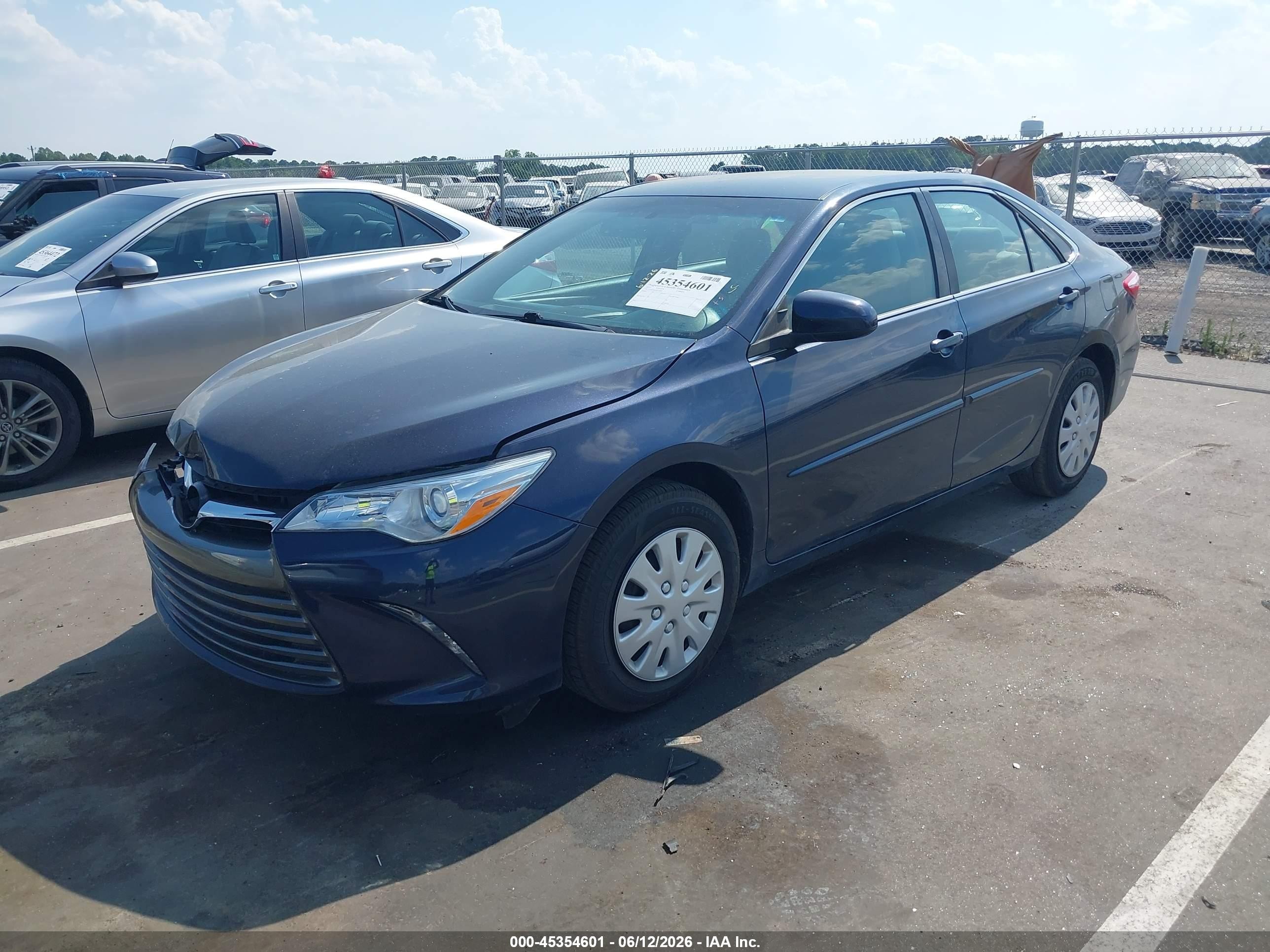 2015 Toyota Camry Le Синий vin: 4T4BF1FK4FR511459