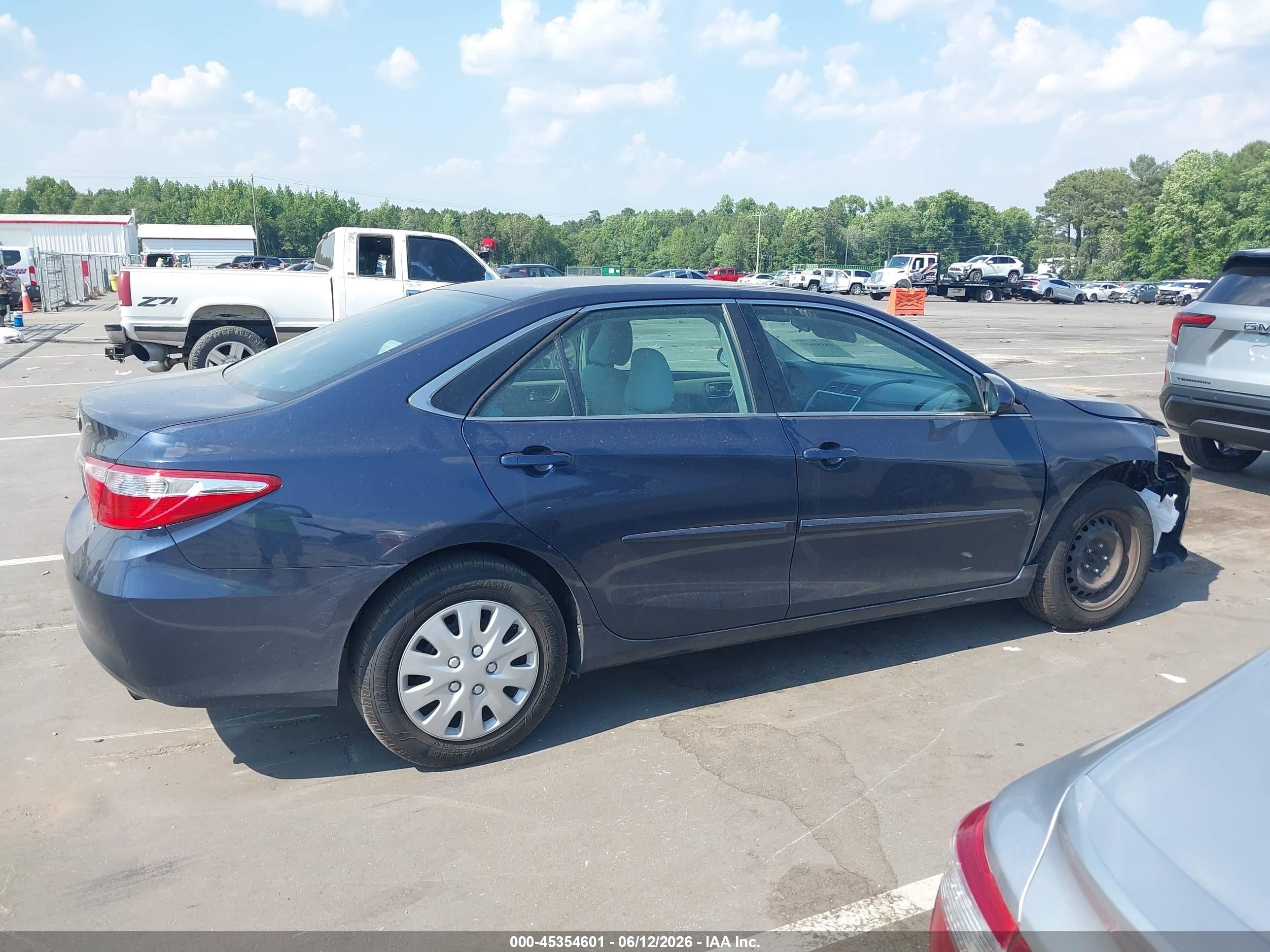 2015 Toyota Camry Le Синий vin: 4T4BF1FK4FR511459