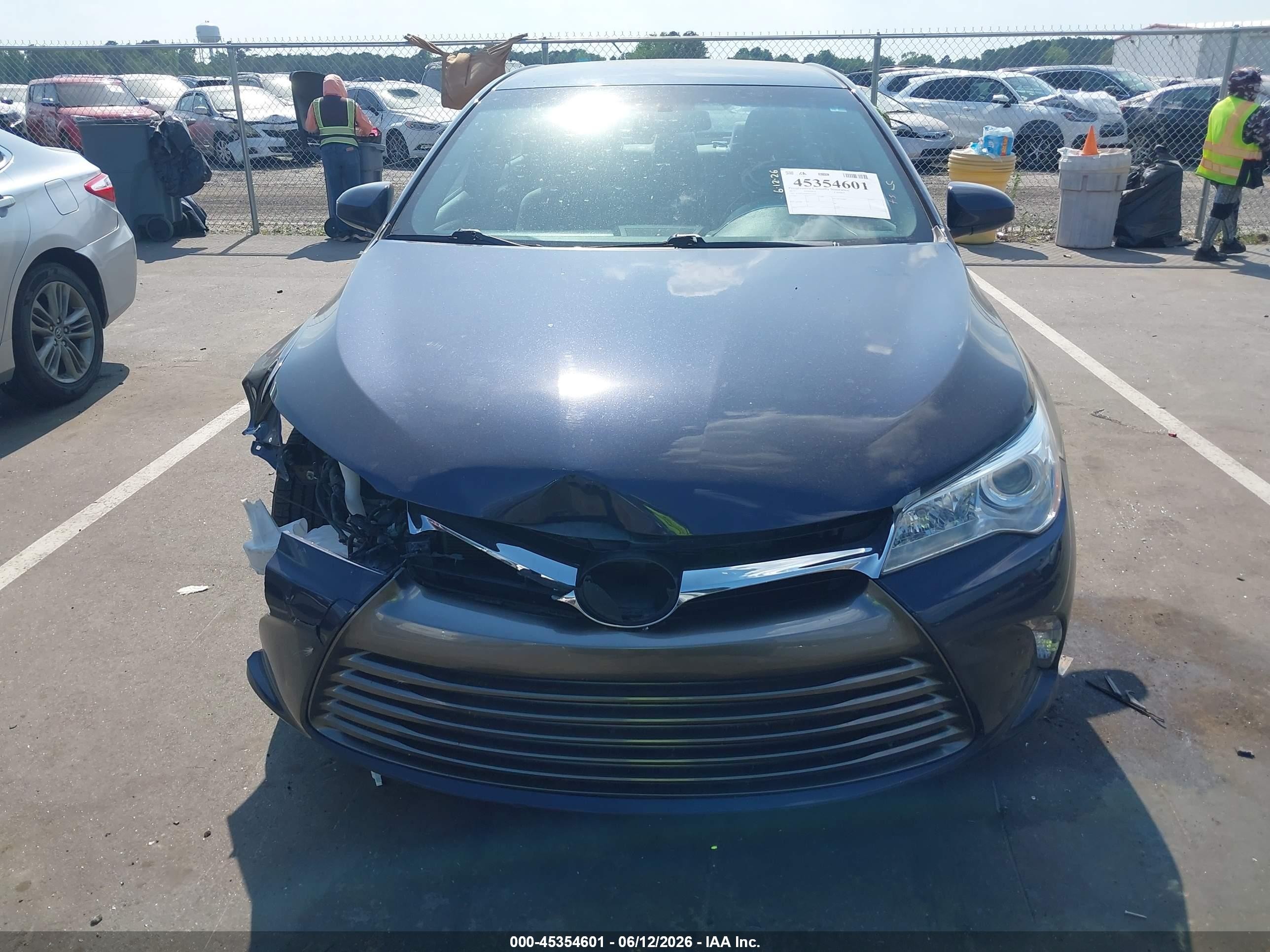 2015 Toyota Camry Le Синий vin: 4T4BF1FK4FR511459