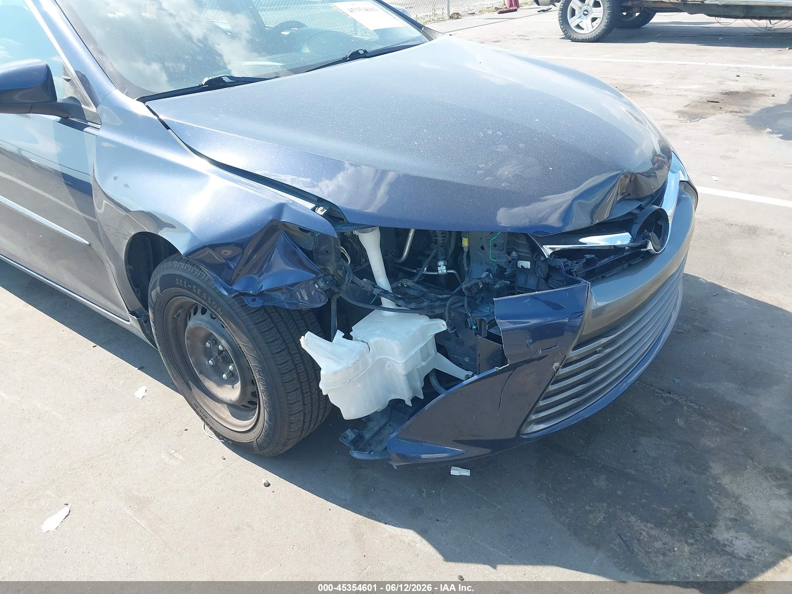 2015 Toyota Camry Le Синий vin: 4T4BF1FK4FR511459