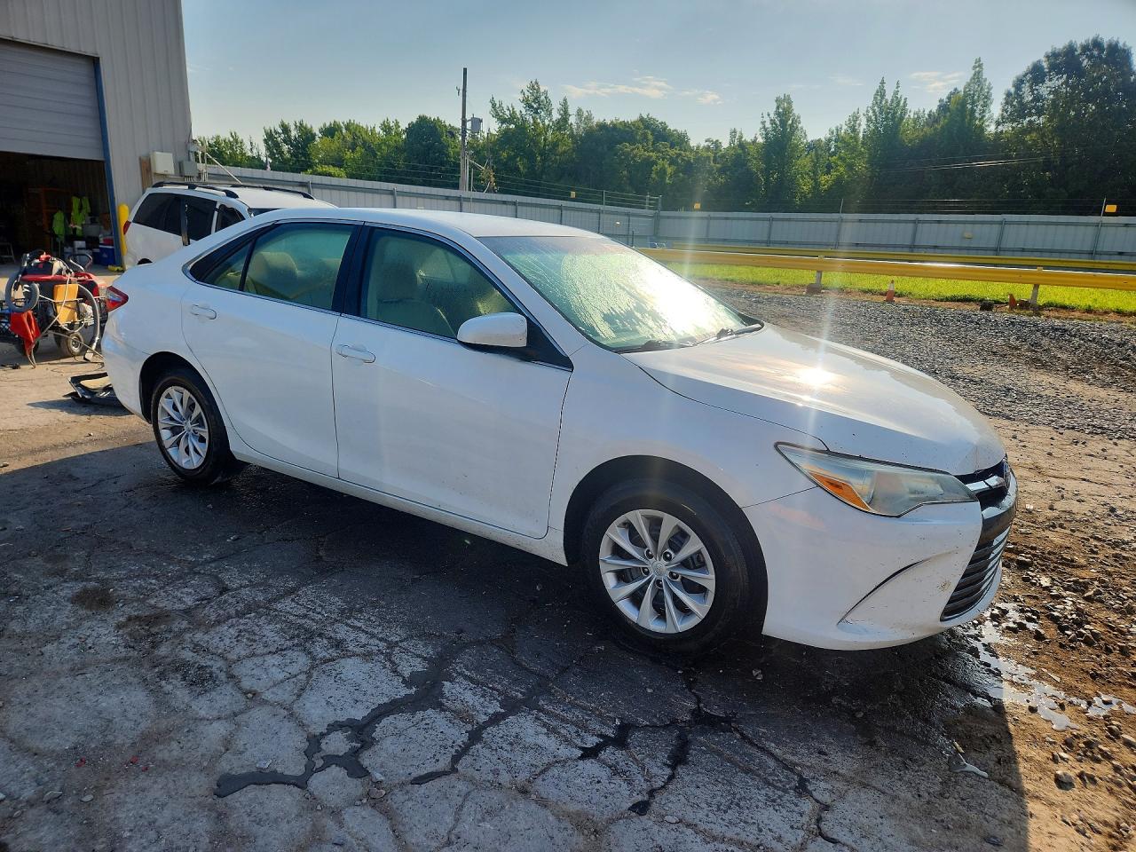 2015 Toyota Camry Le White vin: 4T4BF1FK4FR515446