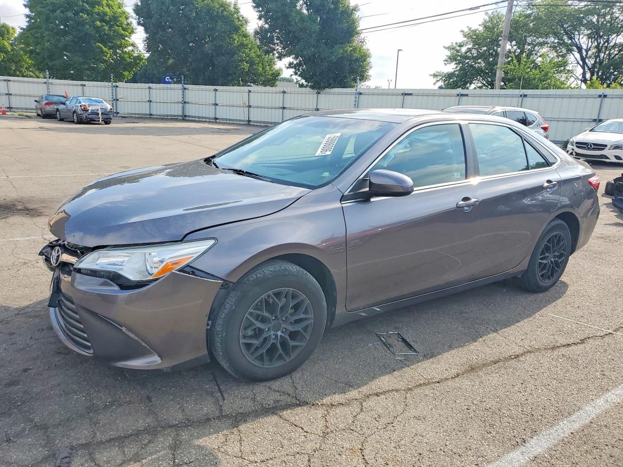 2015 Toyota Camry Le Gray vin: 4T4BF1FK4FR515771