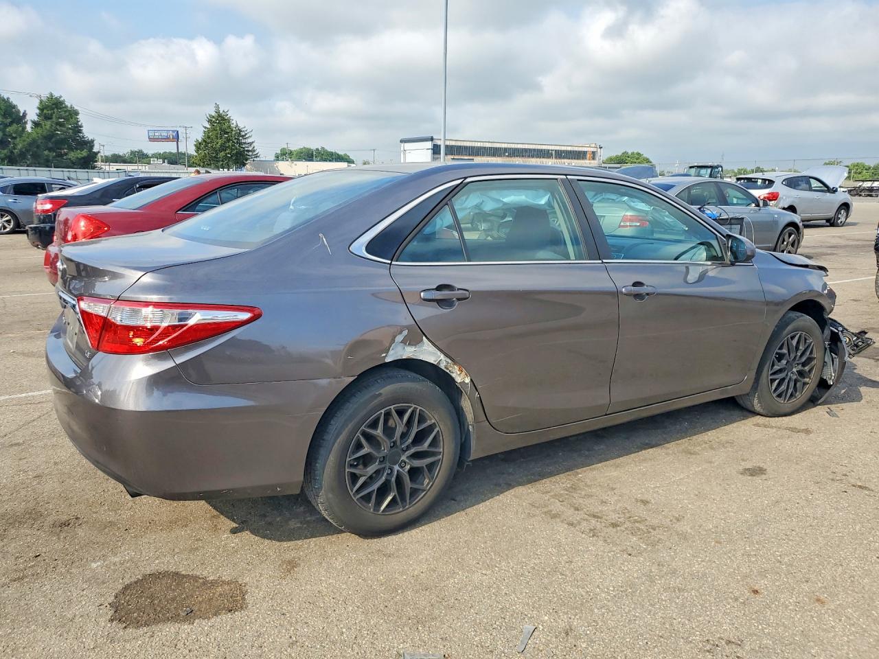 2015 Toyota Camry Le Gray vin: 4T4BF1FK4FR515771
