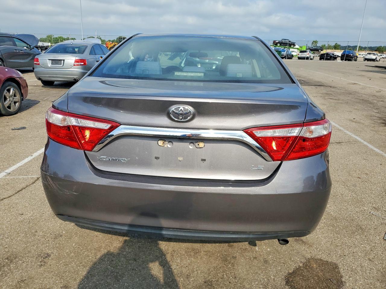 2015 Toyota Camry Le Gray vin: 4T4BF1FK4FR515771