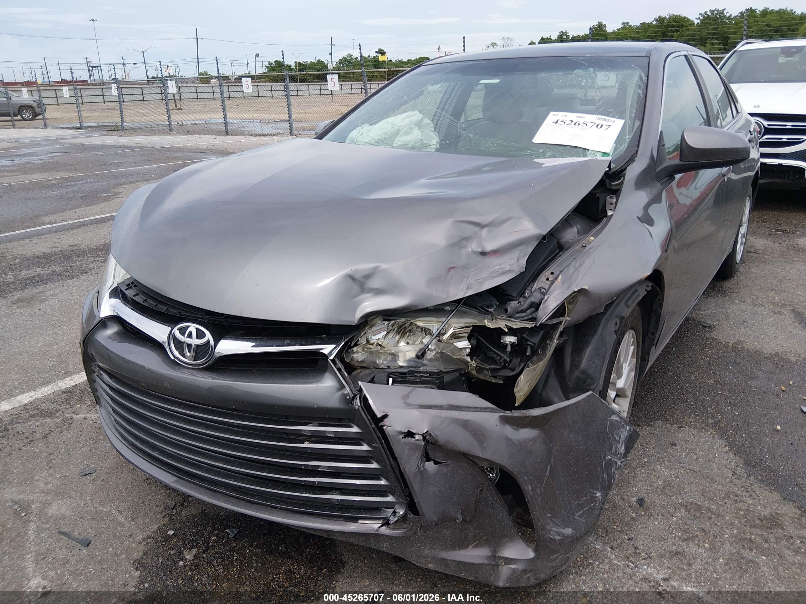 2016 Toyota Camry Le Gray vin: 4T4BF1FK4GR541823