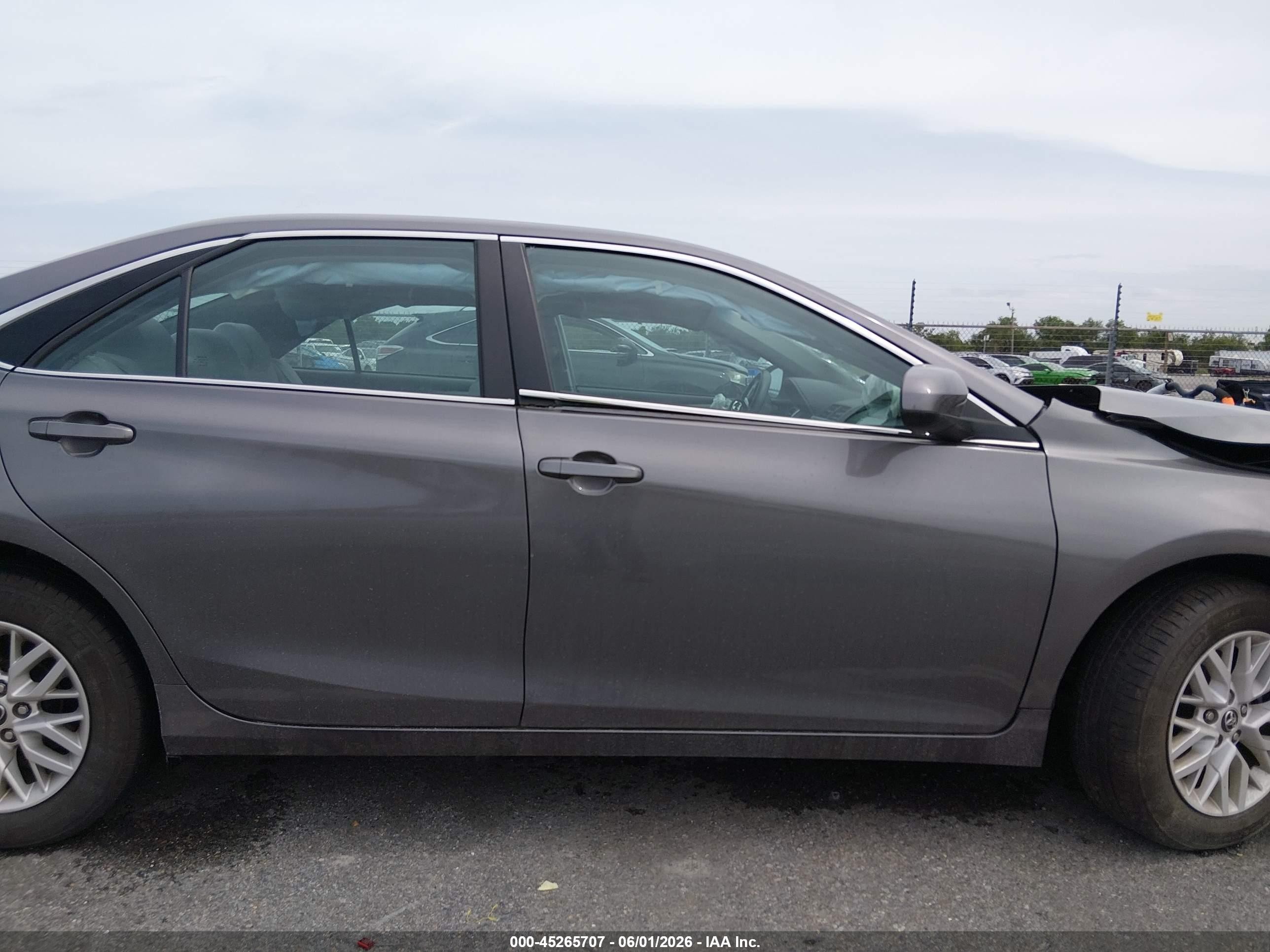 2016 Toyota Camry Le Gray vin: 4T4BF1FK4GR541823