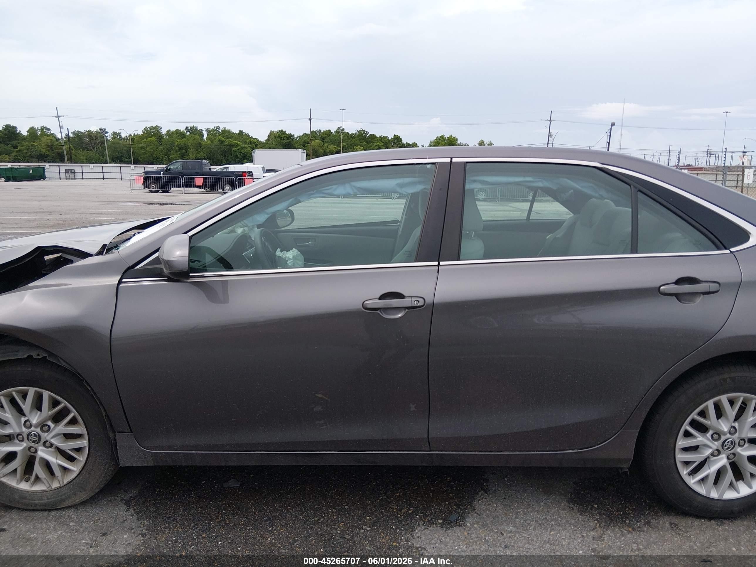 2016 Toyota Camry Le Gray vin: 4T4BF1FK4GR541823