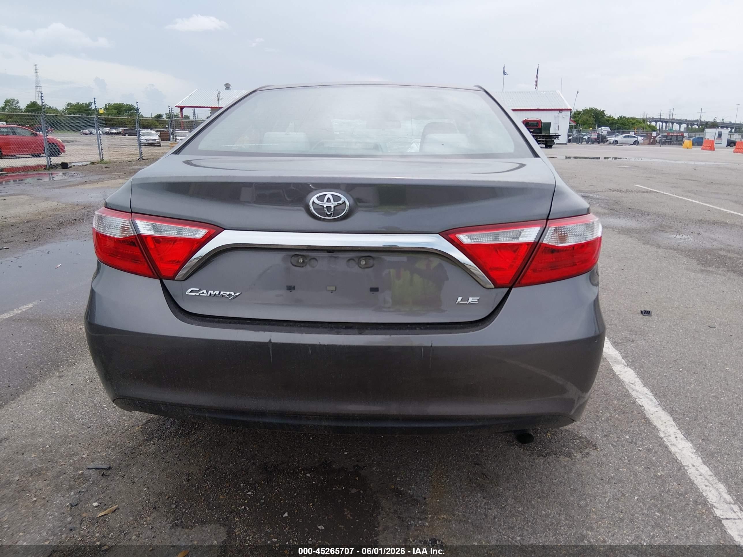 2016 Toyota Camry Le Gray vin: 4T4BF1FK4GR541823