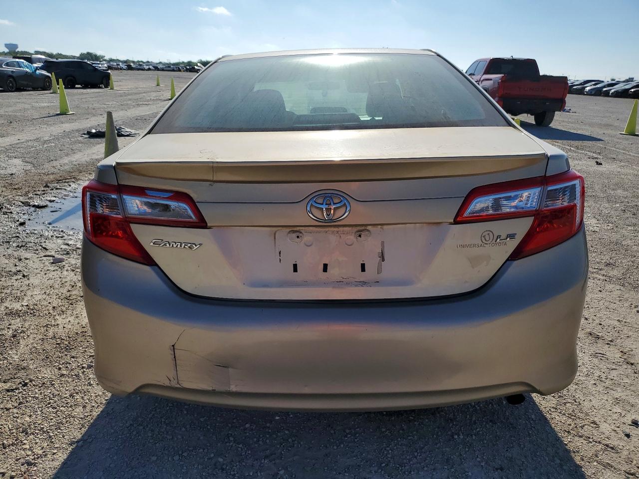 2012 Toyota Camry Le Gold vin: 4T4BF1FK5CR164512