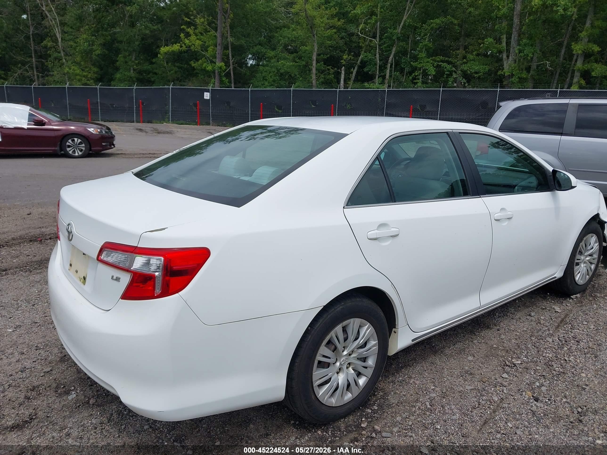 2012 Toyota Camry Le White vin: 4T4BF1FK5CR200490