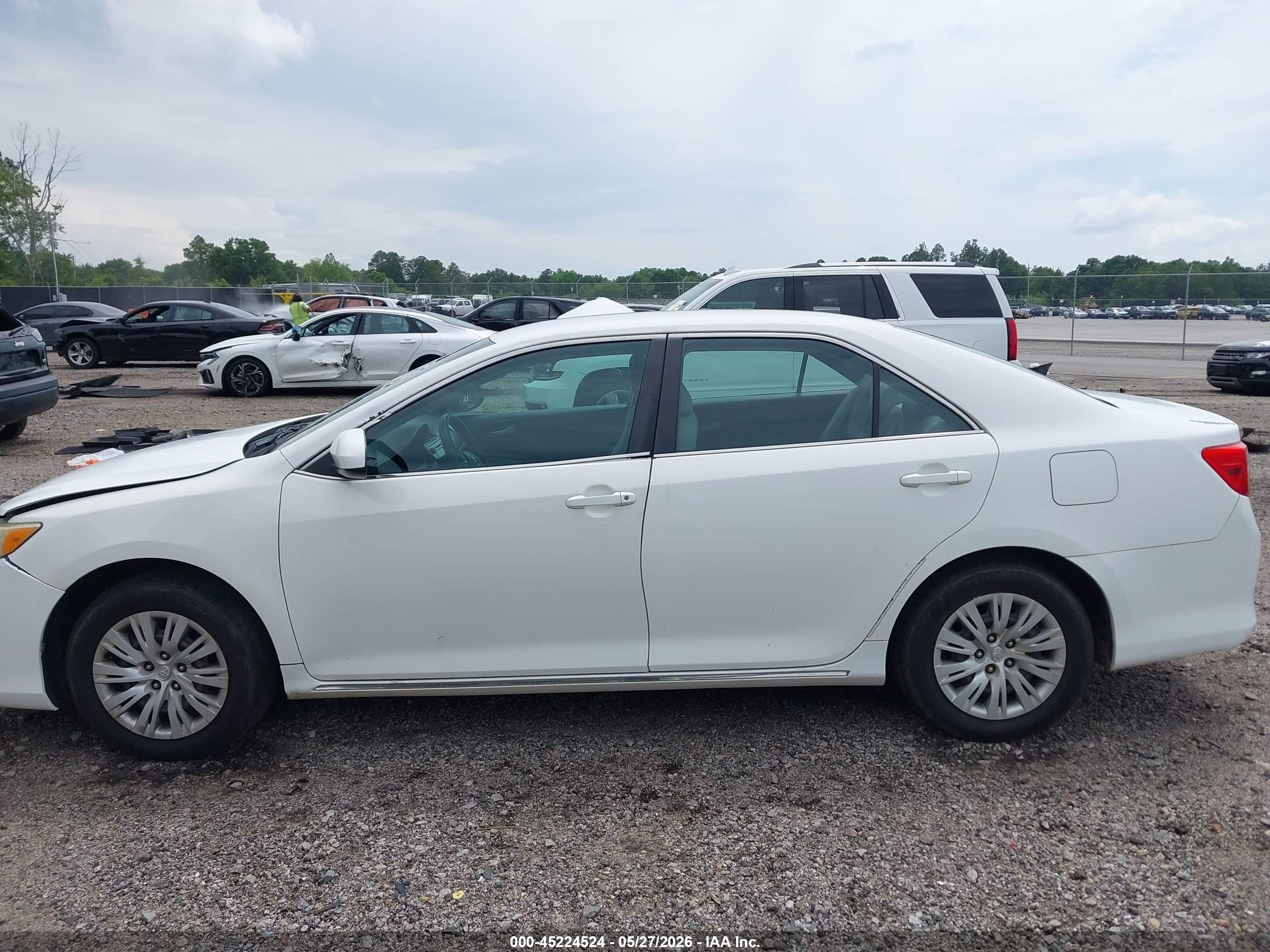 2012 Toyota Camry Le White vin: 4T4BF1FK5CR200490