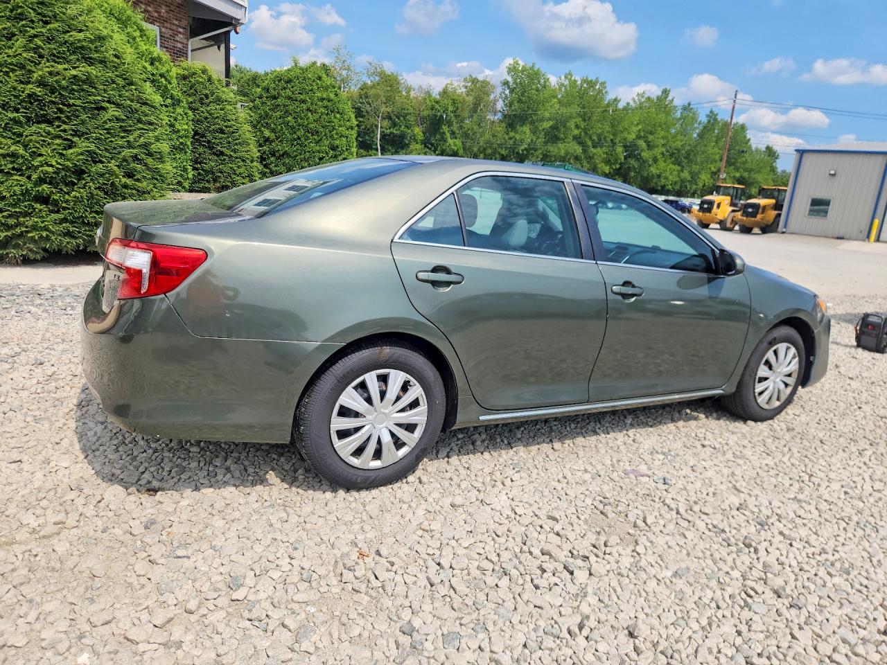 2012 Toyota Camry Le Green vin: 4T4BF1FK5CR201445