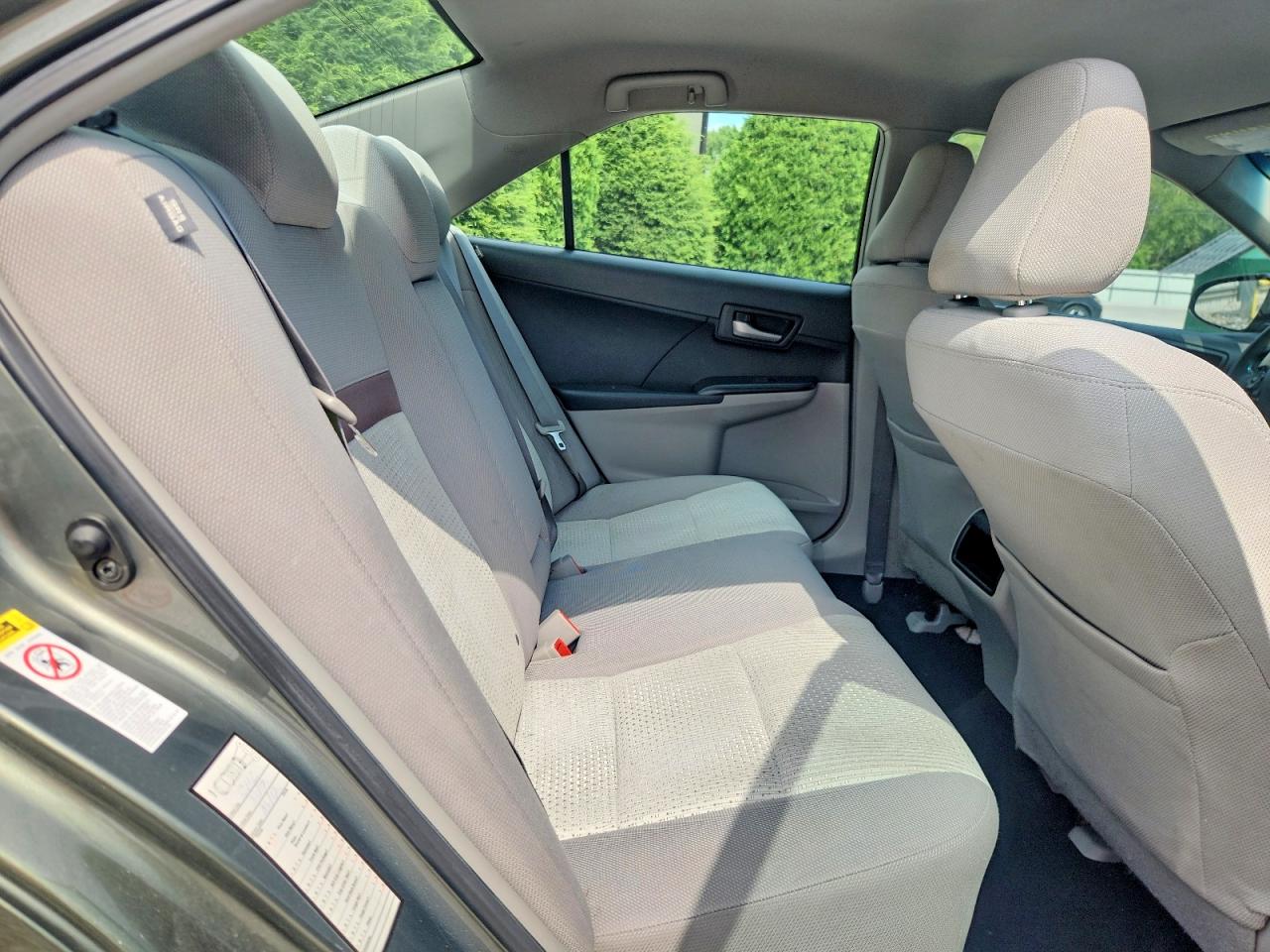 2012 Toyota Camry Le Green vin: 4T4BF1FK5CR201445