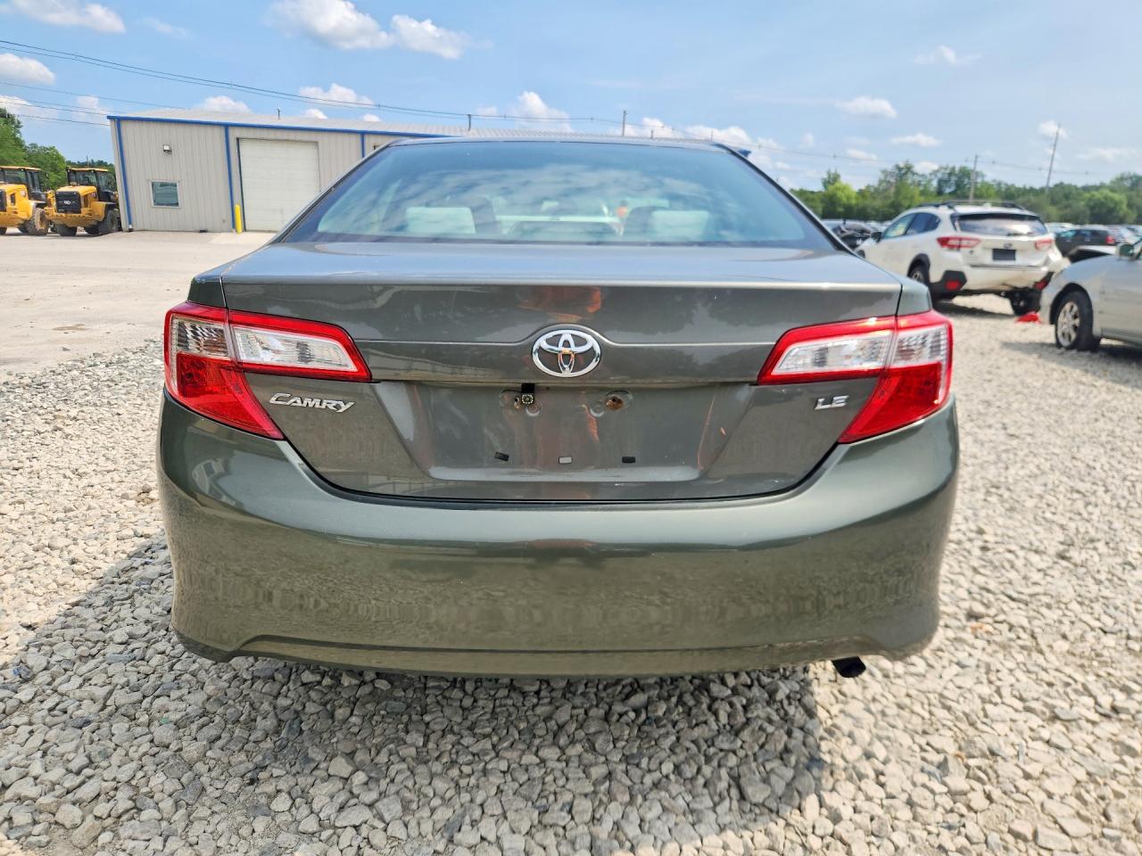 2012 Toyota Camry Le Green vin: 4T4BF1FK5CR201445