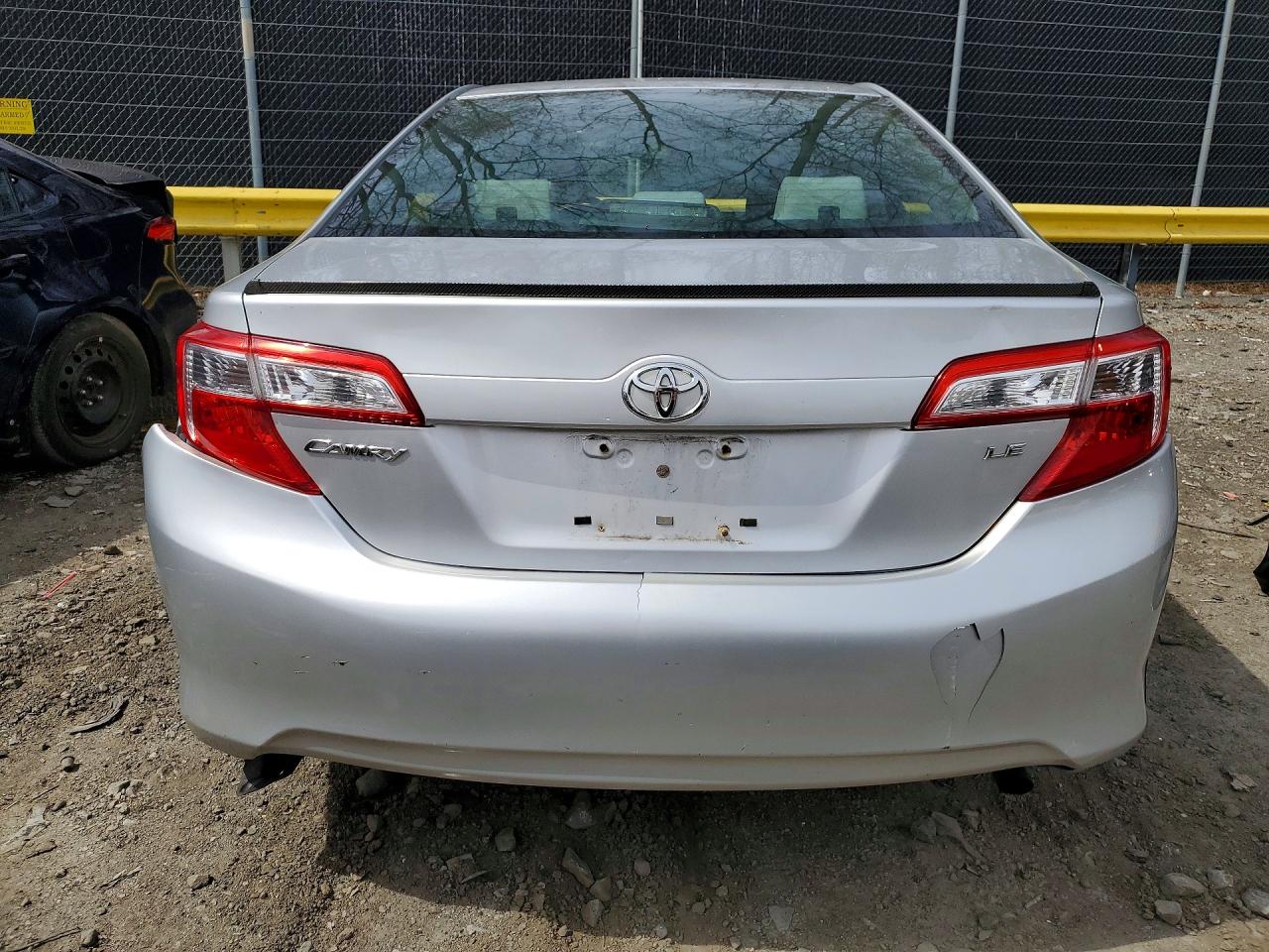 2012 Toyota Camry Le Silver vin: 4T4BF1FK5CR221145