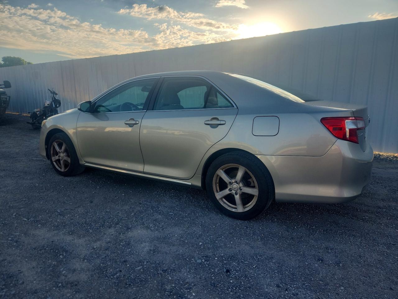 2013 Toyota Camry Le Желто-коричневый vin: 4T4BF1FK5DR288815