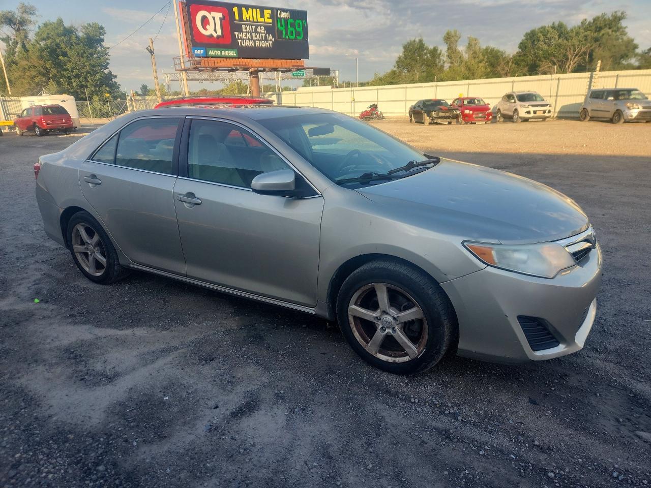 2013 Toyota Camry Le Желто-коричневый vin: 4T4BF1FK5DR288815