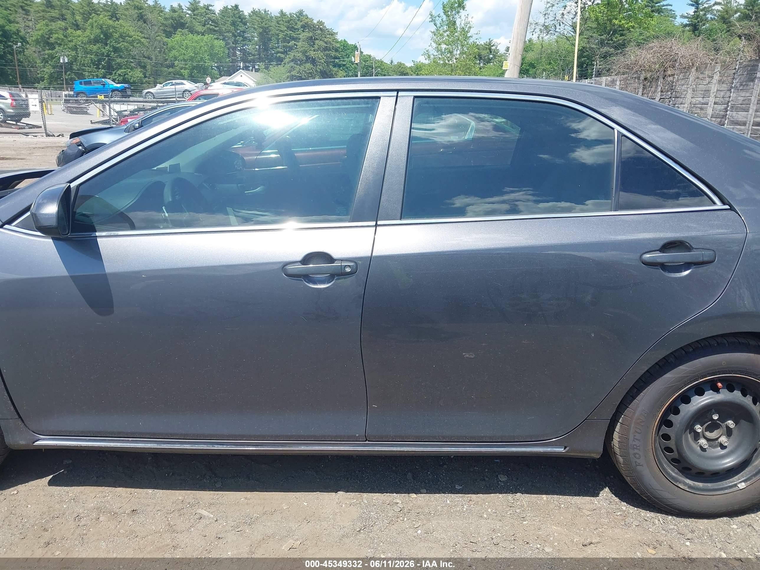 2013 Toyota Camry Le Серый vin: 4T4BF1FK5DR289057