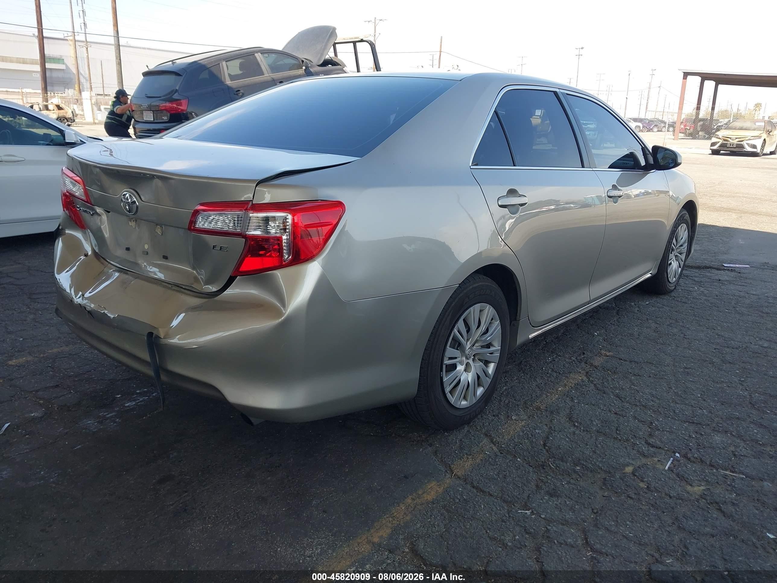2013 Toyota Camry Le Золотой vin: 4T4BF1FK5DR290256
