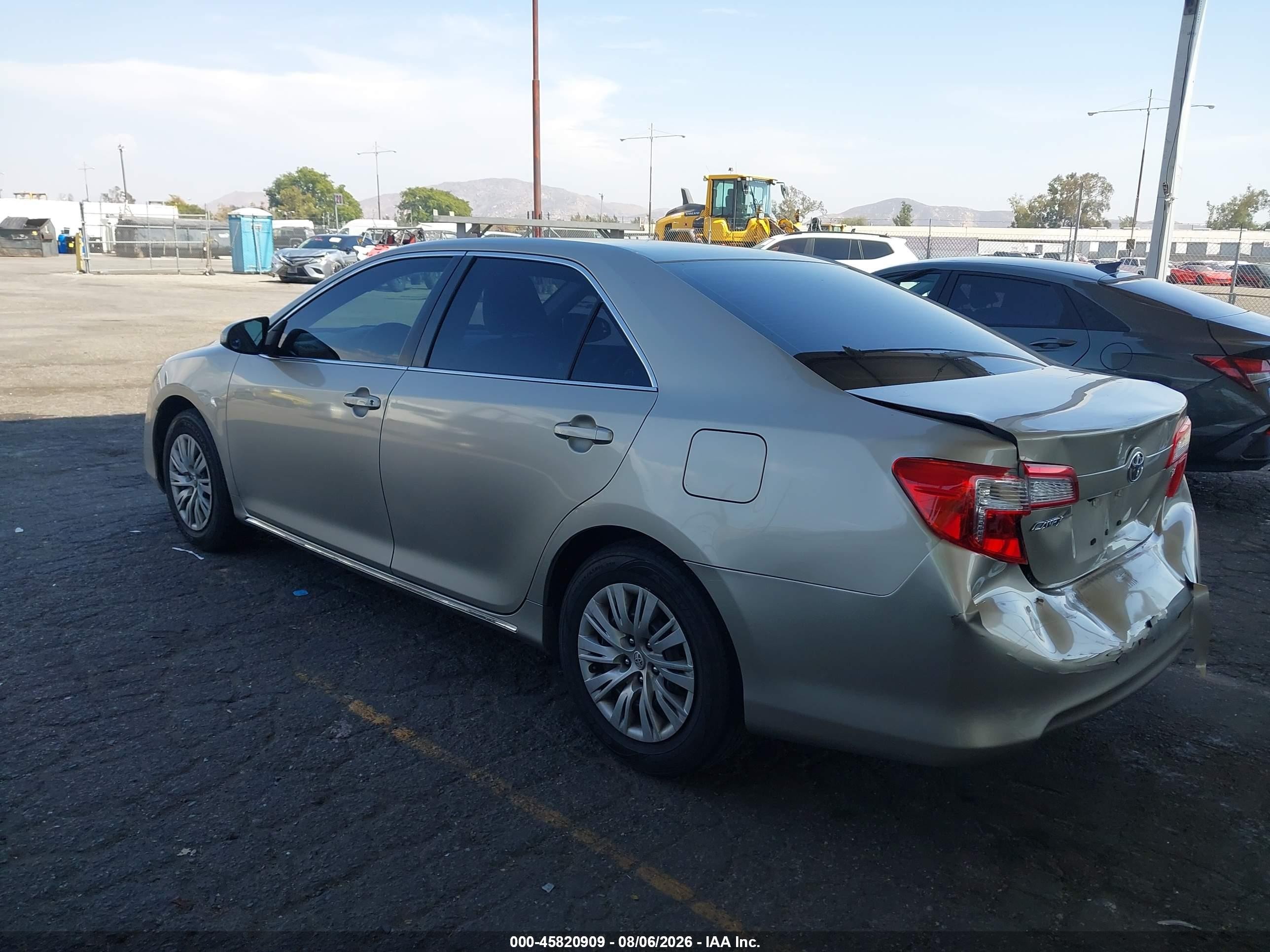 2013 Toyota Camry Le Золотой vin: 4T4BF1FK5DR290256