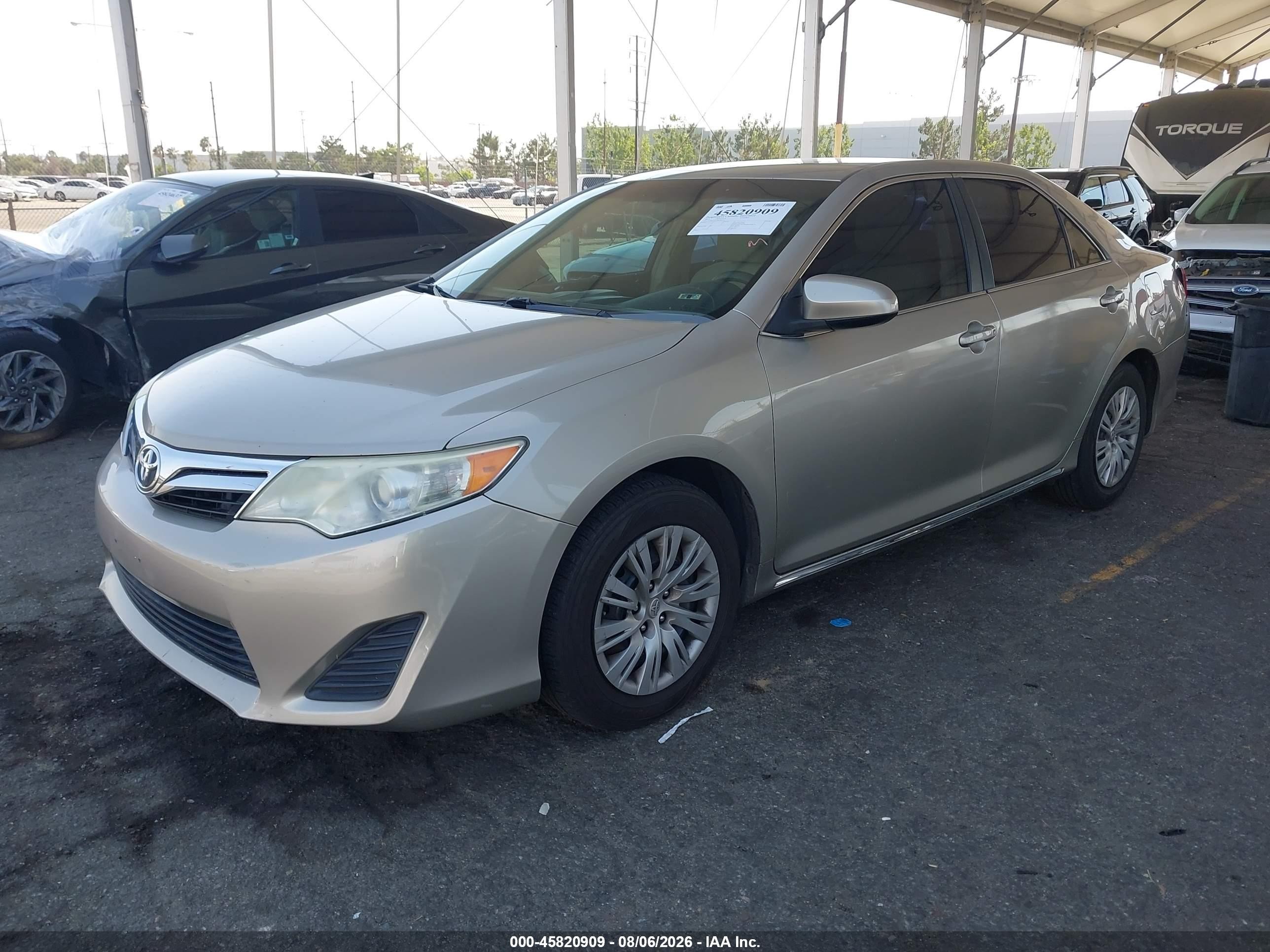 2013 Toyota Camry Le Золотой vin: 4T4BF1FK5DR290256