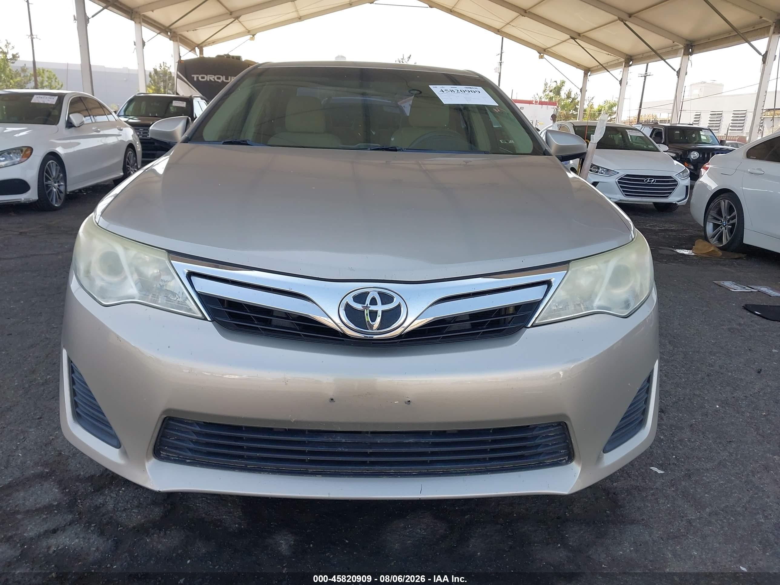 2013 Toyota Camry Le Золотой vin: 4T4BF1FK5DR290256