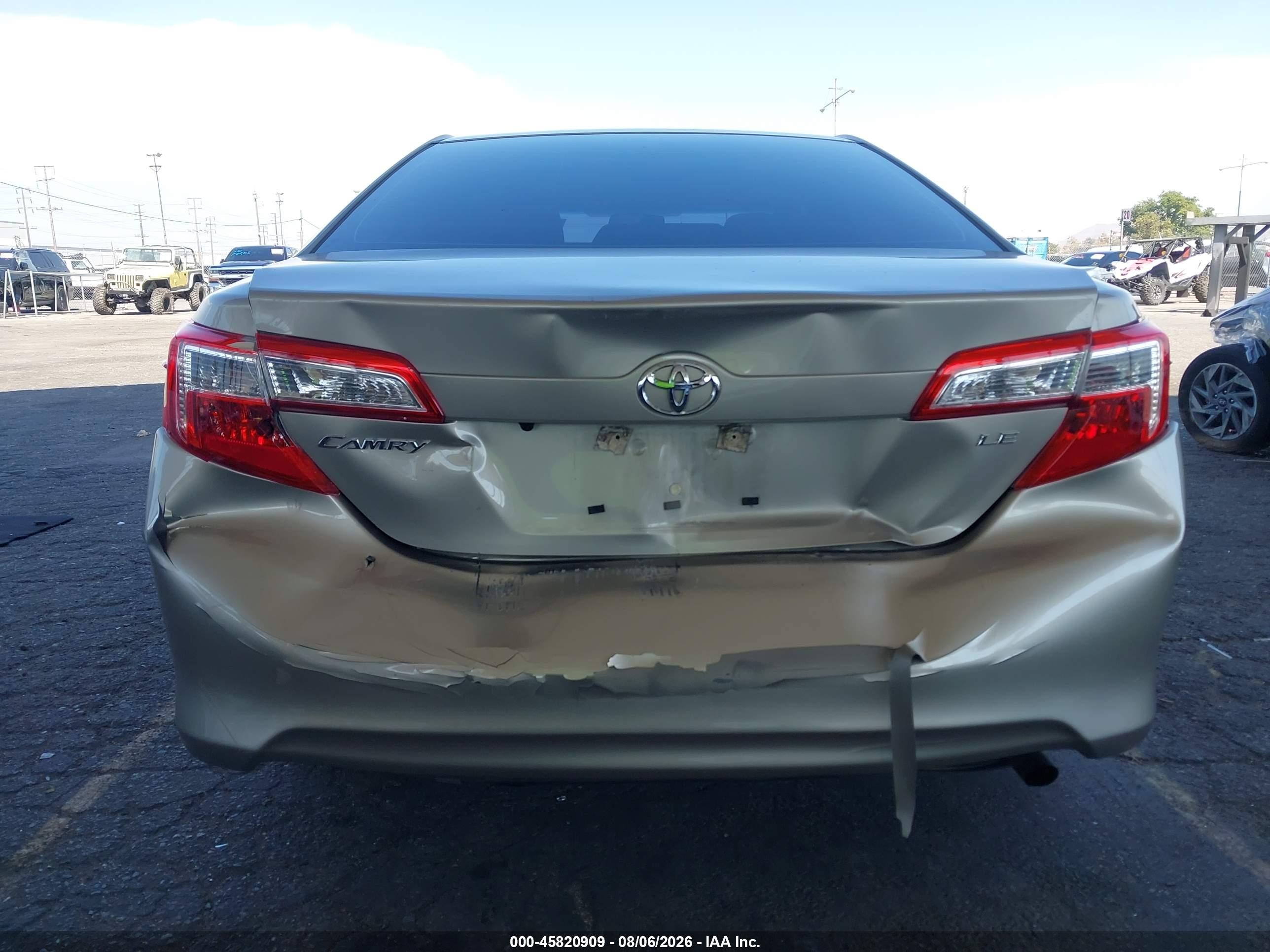 2013 Toyota Camry Le Золотой vin: 4T4BF1FK5DR290256