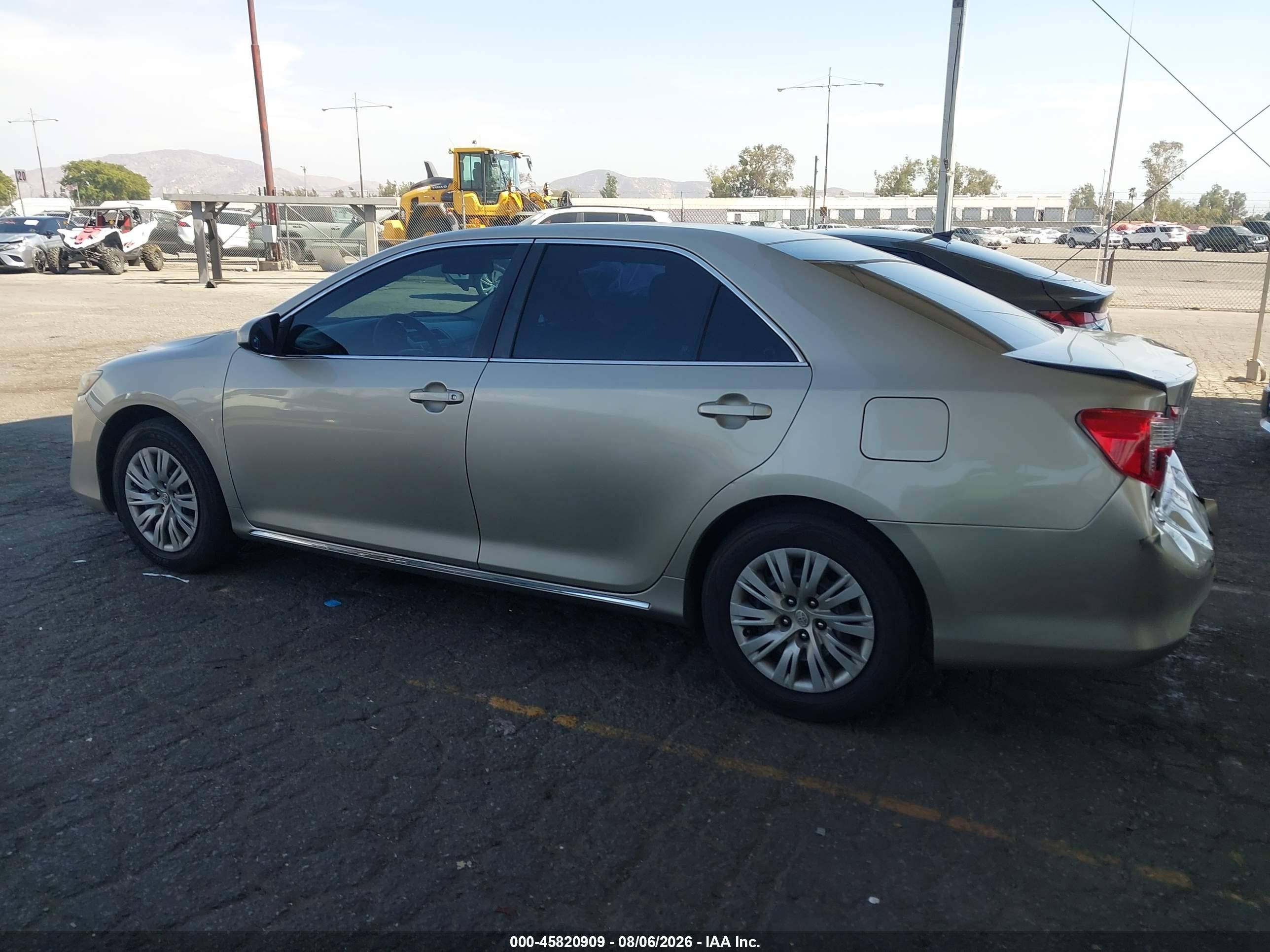 2013 Toyota Camry Le Золотой vin: 4T4BF1FK5DR290256