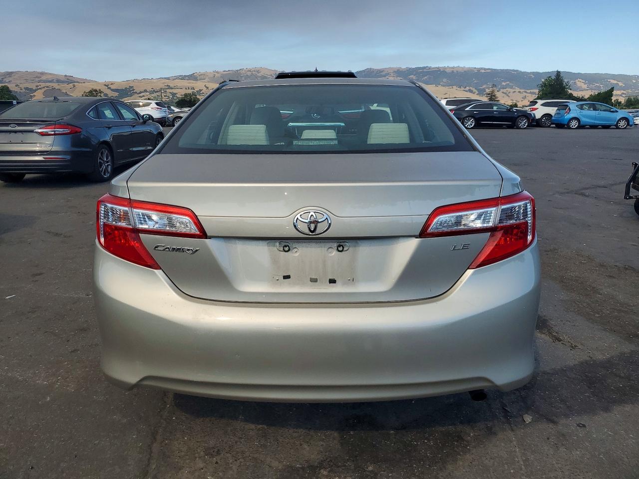 2013 Toyota Camry Le Cream vin: 4T4BF1FK5DR308318