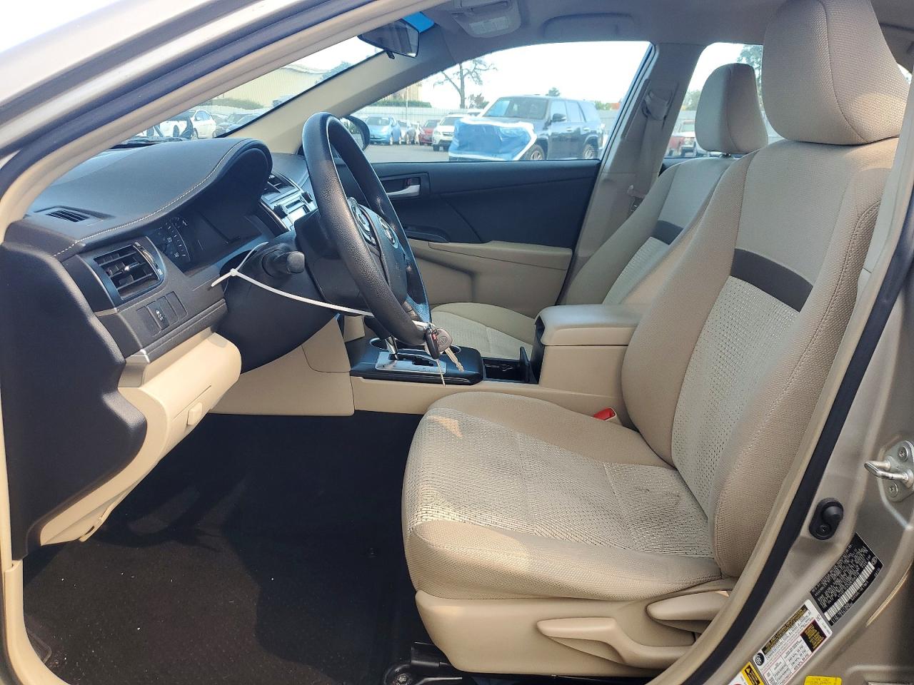 2013 Toyota Camry Le Cream vin: 4T4BF1FK5DR308318