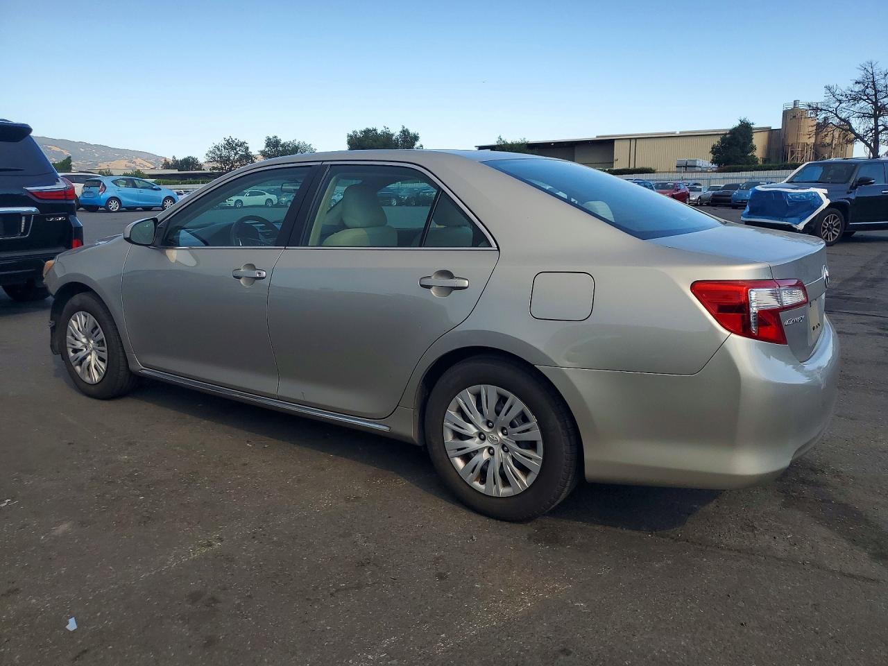 2013 Toyota Camry Le Cream vin: 4T4BF1FK5DR308318