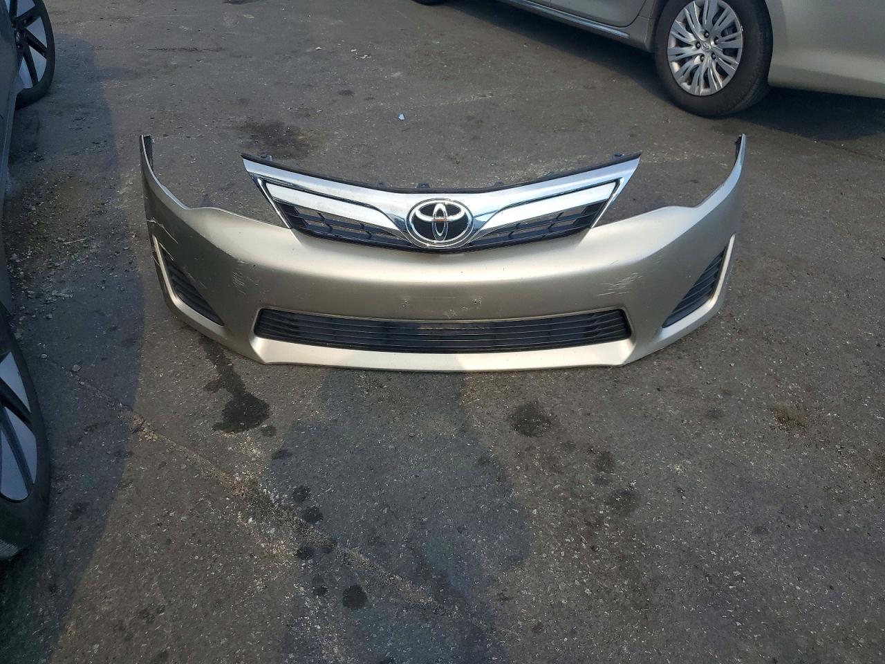 2013 Toyota Camry Le Cream vin: 4T4BF1FK5DR308318