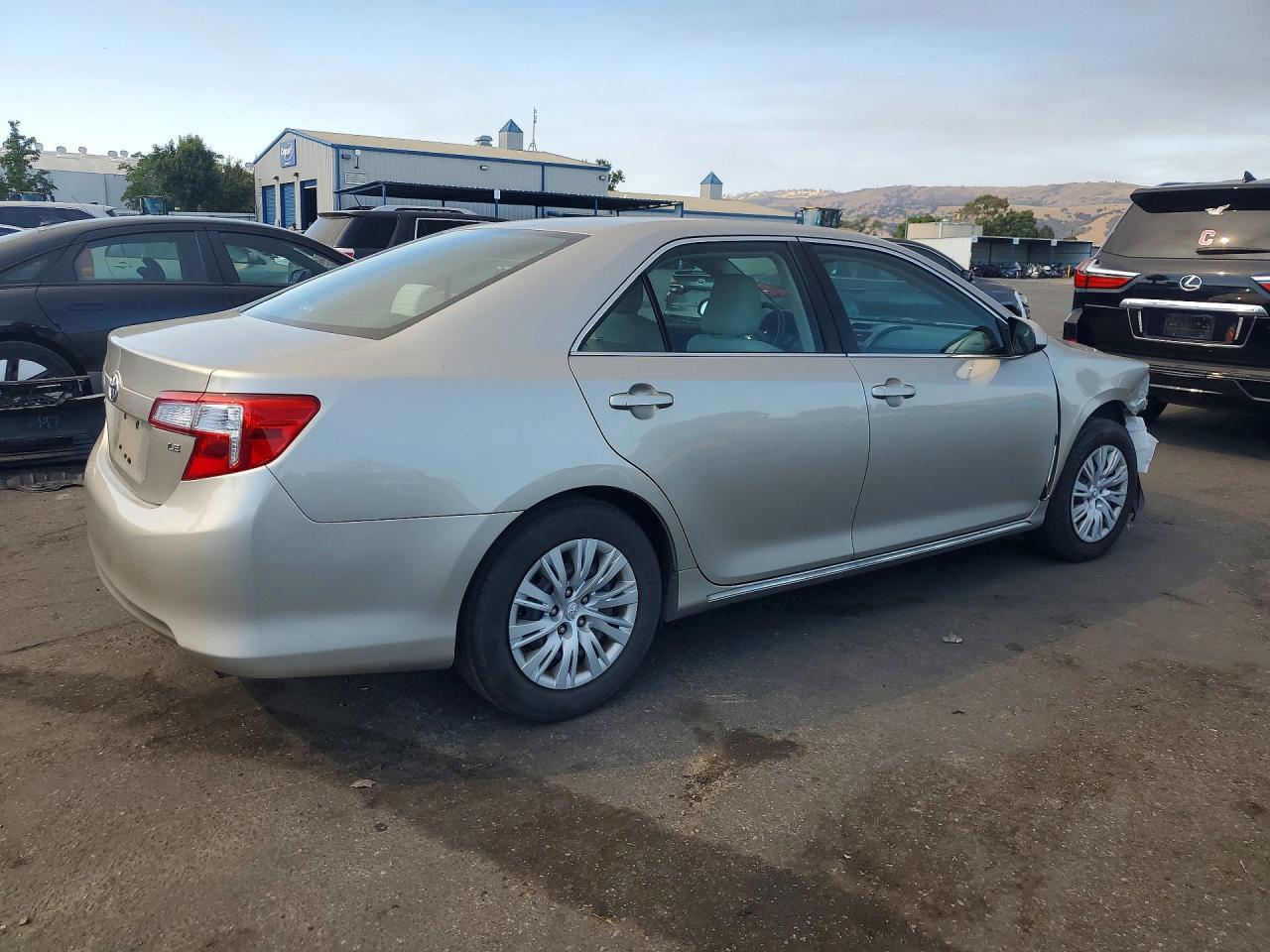 2013 Toyota Camry Le Cream vin: 4T4BF1FK5DR308318