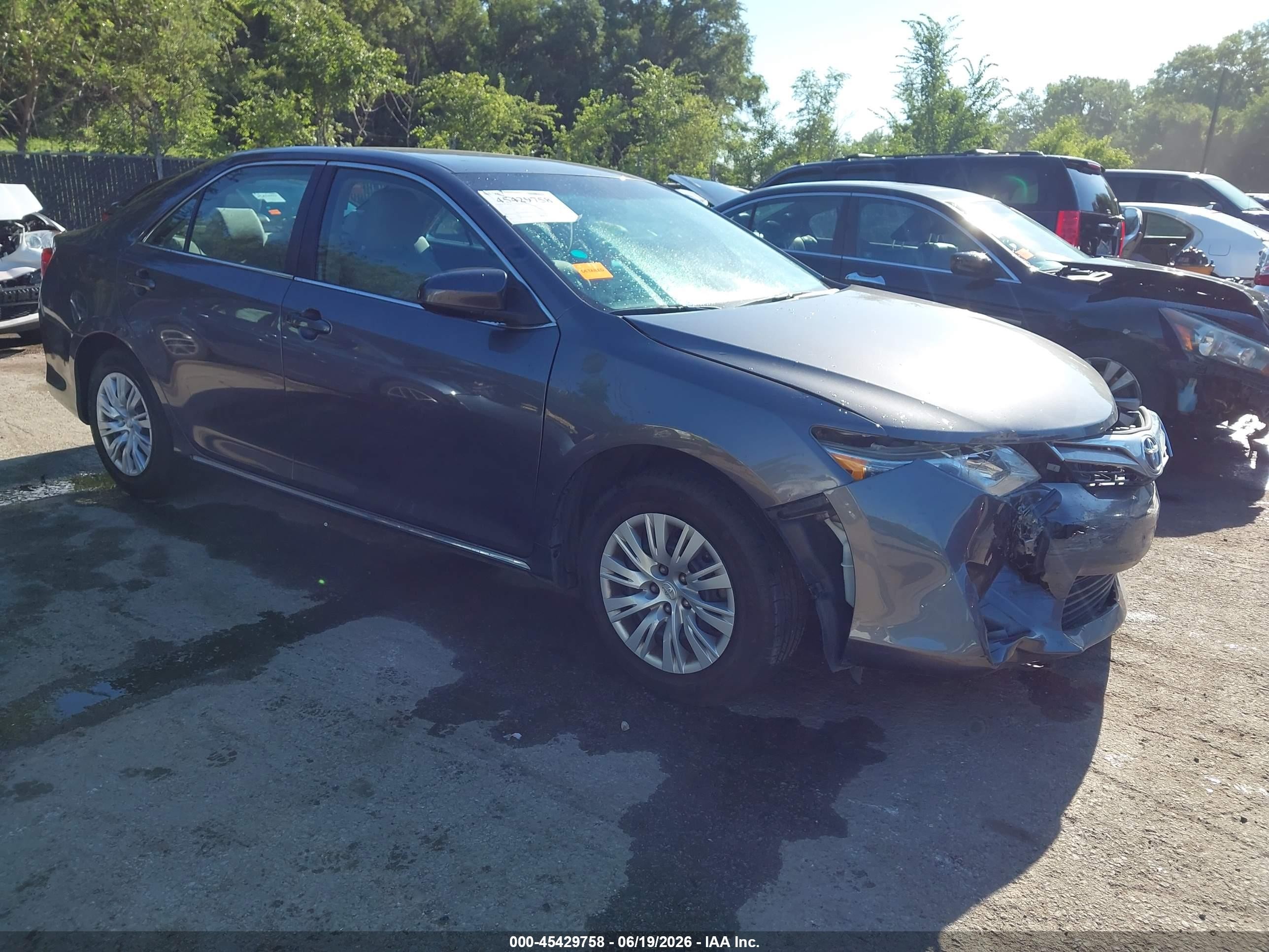 2014 Toyota Camry Le Gray vin: 4T4BF1FK5ER338467