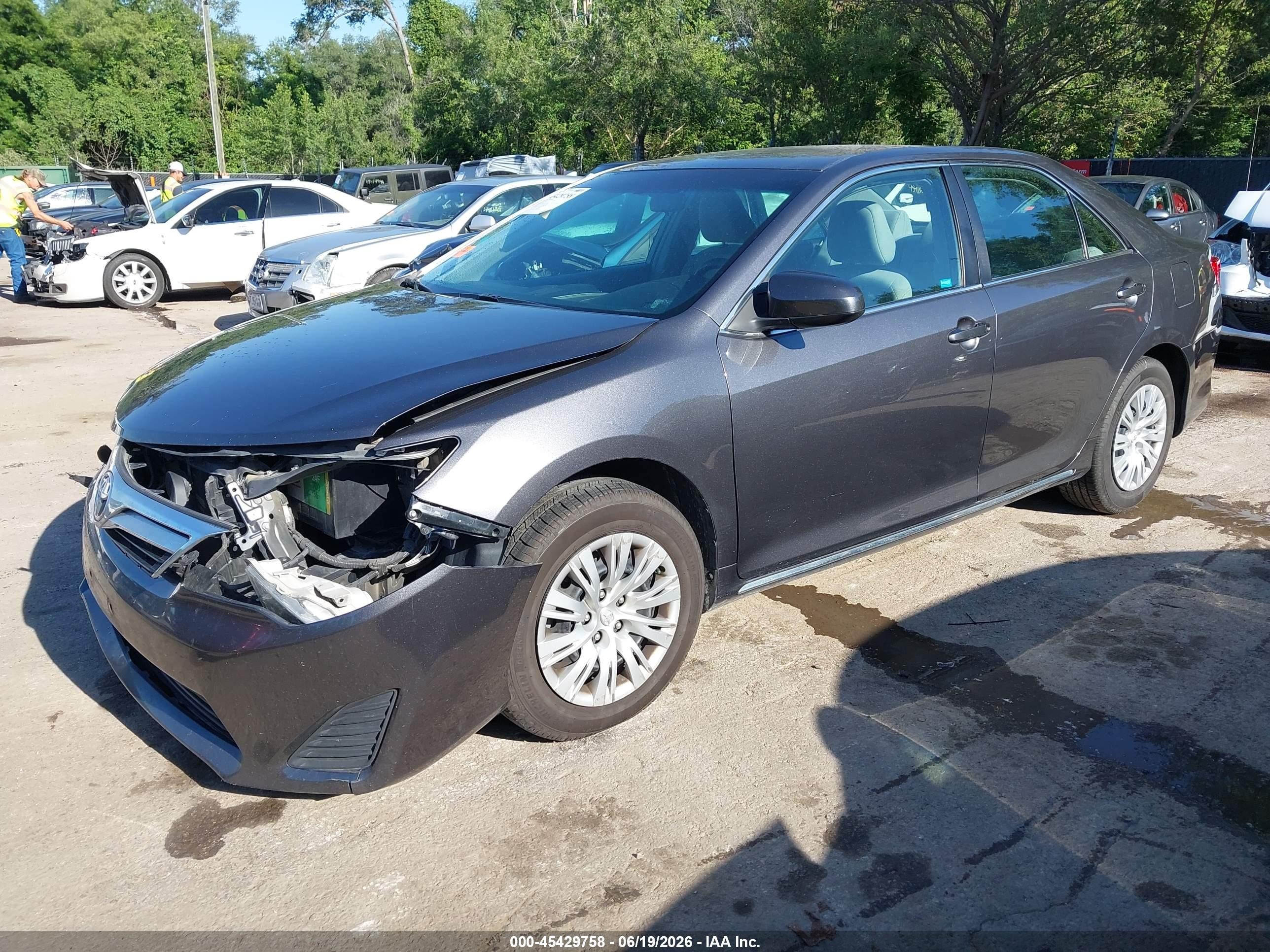 2014 Toyota Camry Le Gray vin: 4T4BF1FK5ER338467