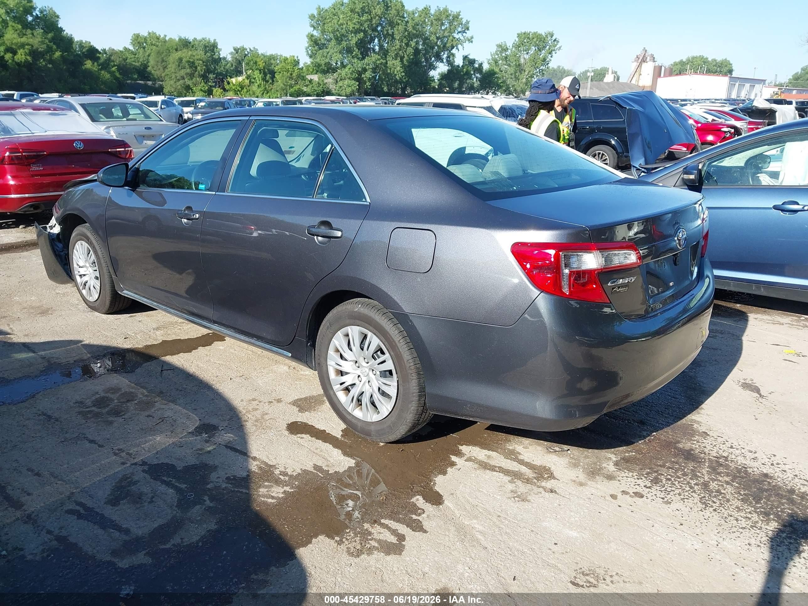 2014 Toyota Camry Le Gray vin: 4T4BF1FK5ER338467
