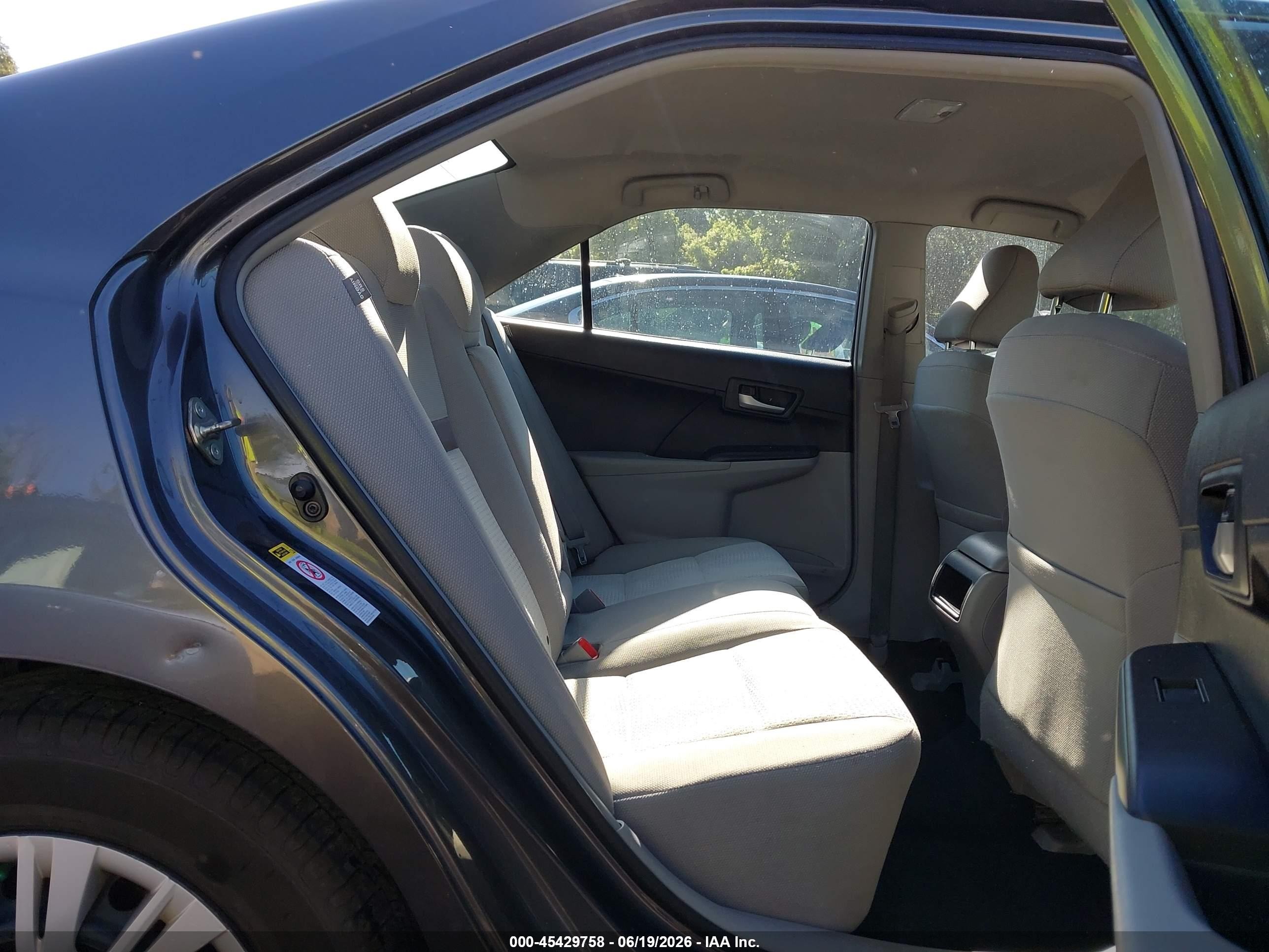 2014 Toyota Camry Le Gray vin: 4T4BF1FK5ER338467