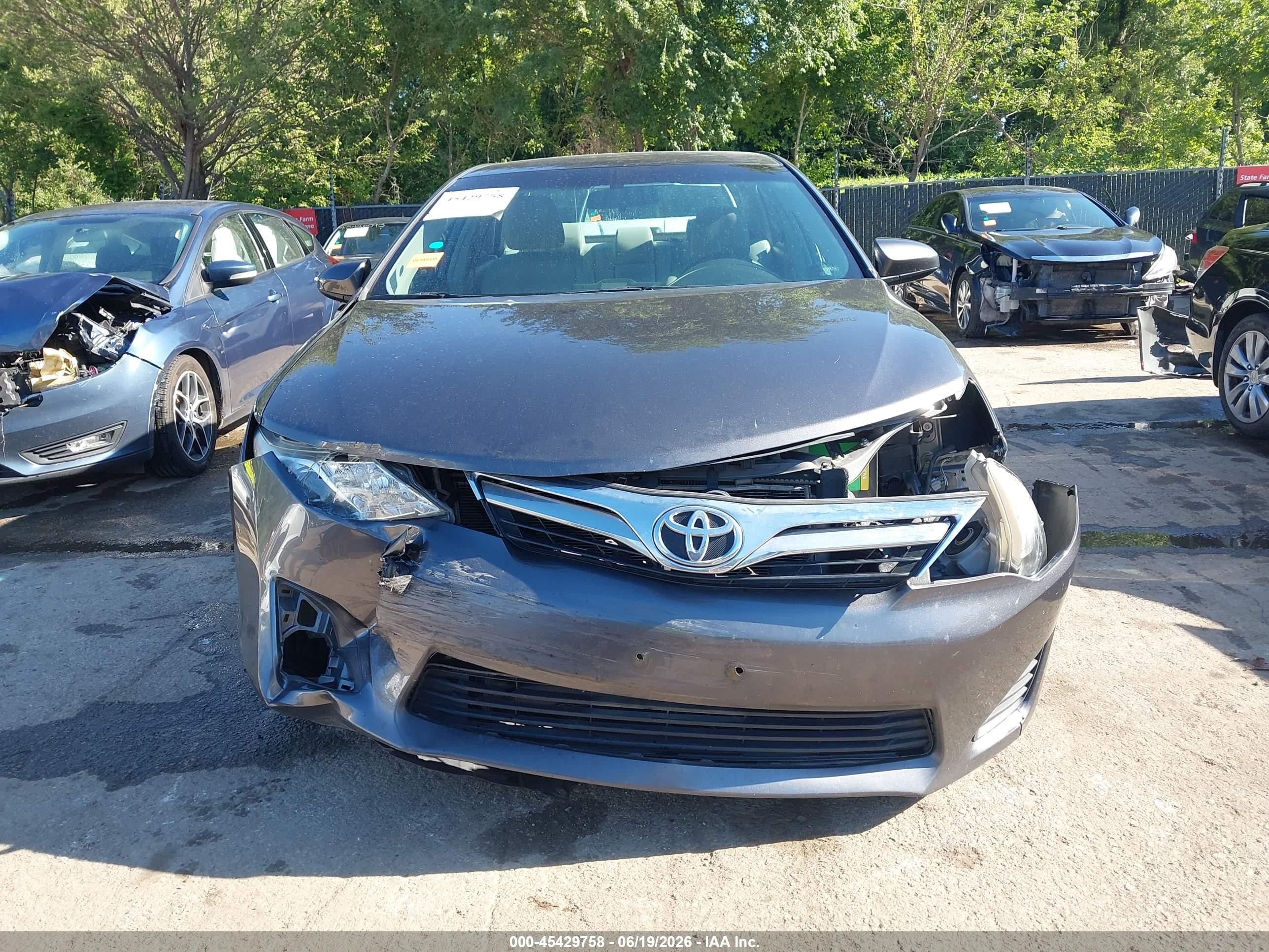 2014 Toyota Camry Le Gray vin: 4T4BF1FK5ER338467