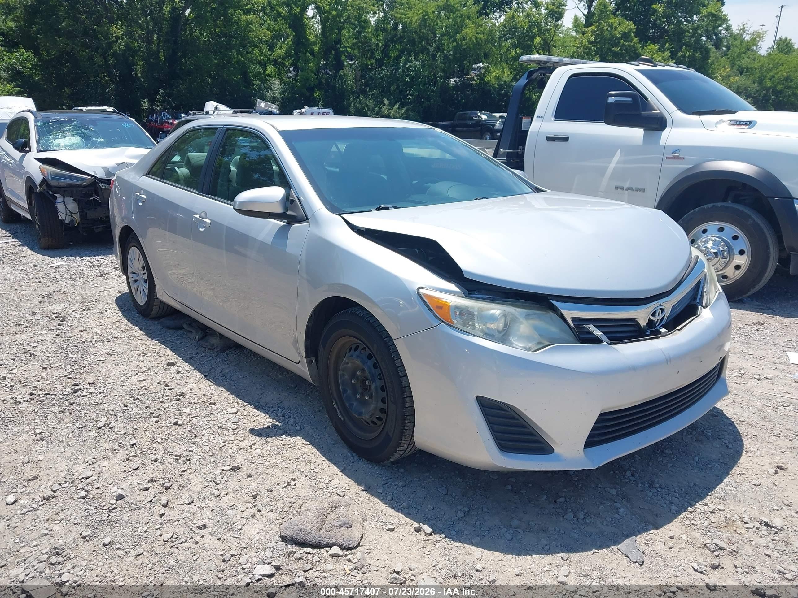 2014 Toyota Camry L Silver vin: 4T4BF1FK5ER351574
