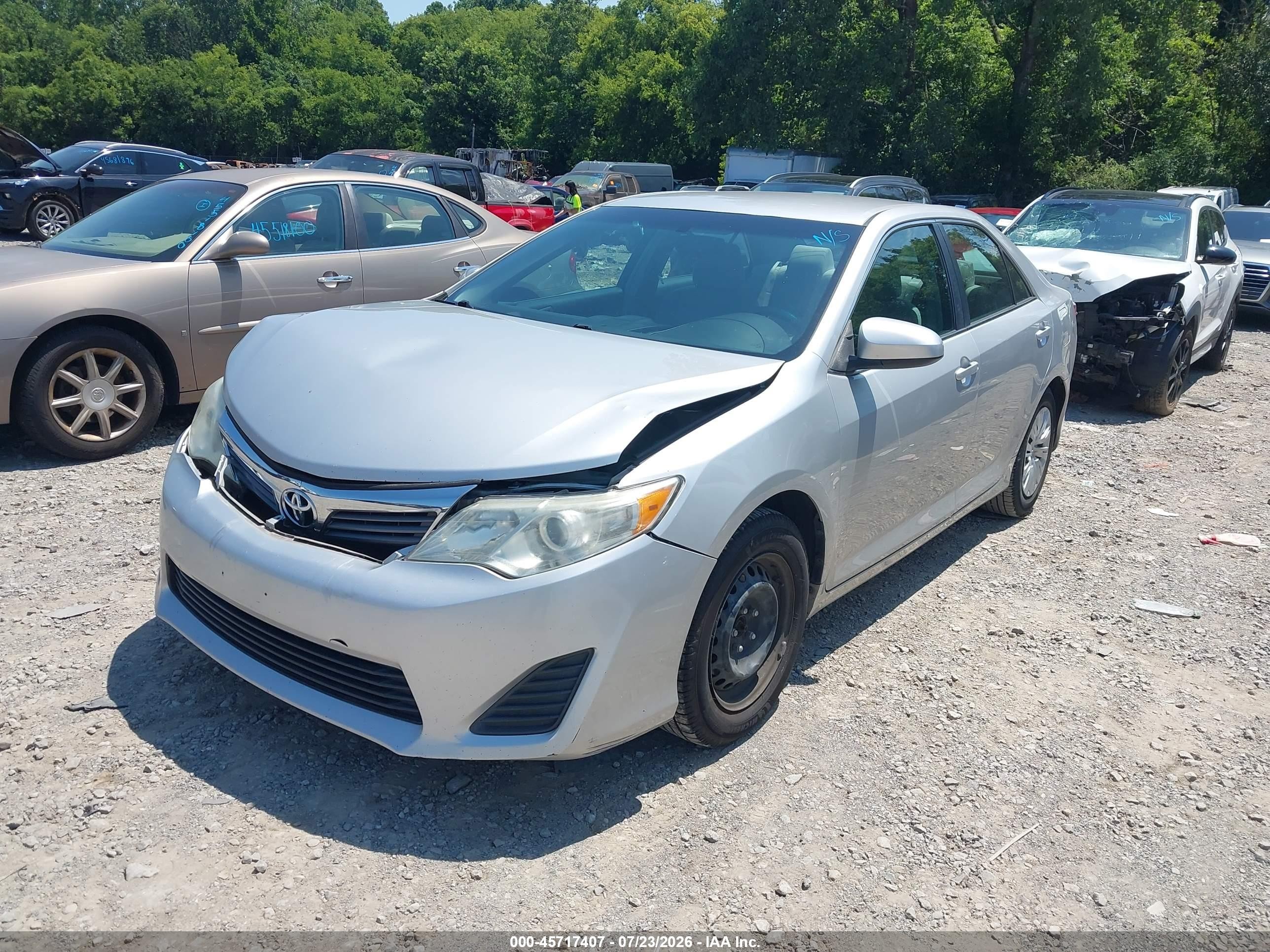 2014 Toyota Camry L Silver vin: 4T4BF1FK5ER351574