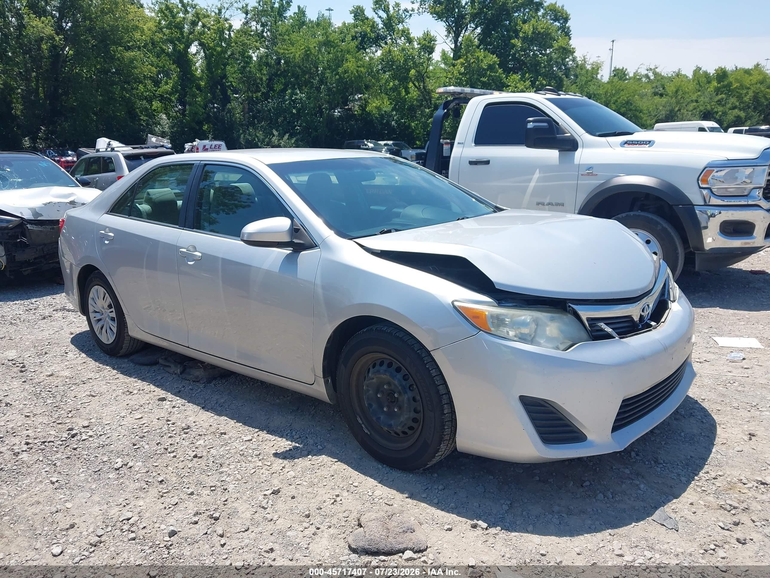 2014 Toyota Camry L Silver vin: 4T4BF1FK5ER351574