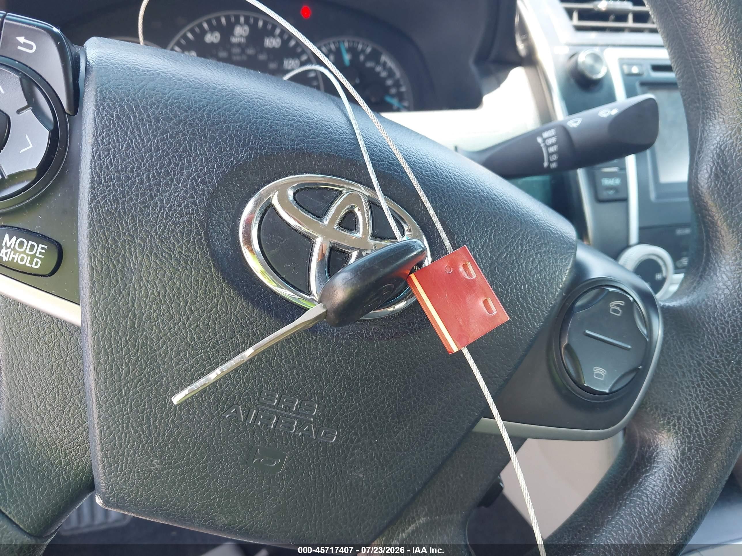 2014 Toyota Camry L Silver vin: 4T4BF1FK5ER351574